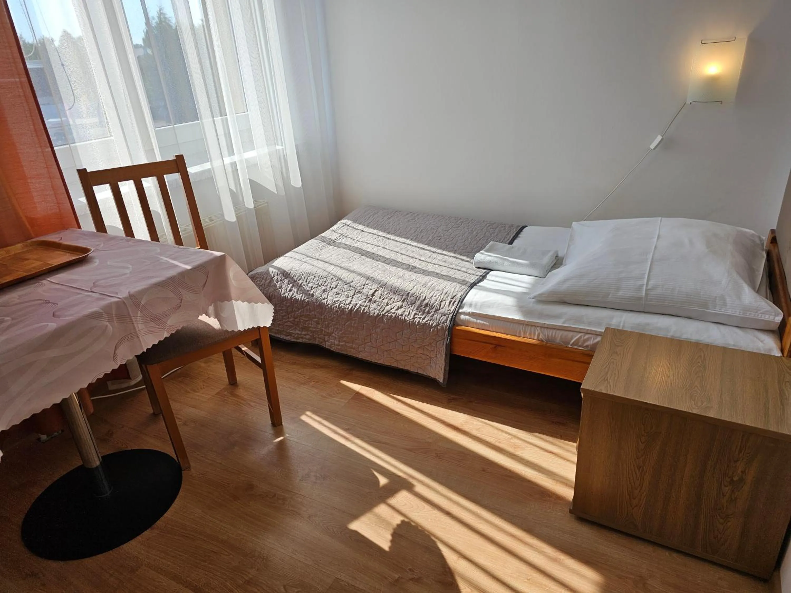 Bed in Hotel Eden 24h