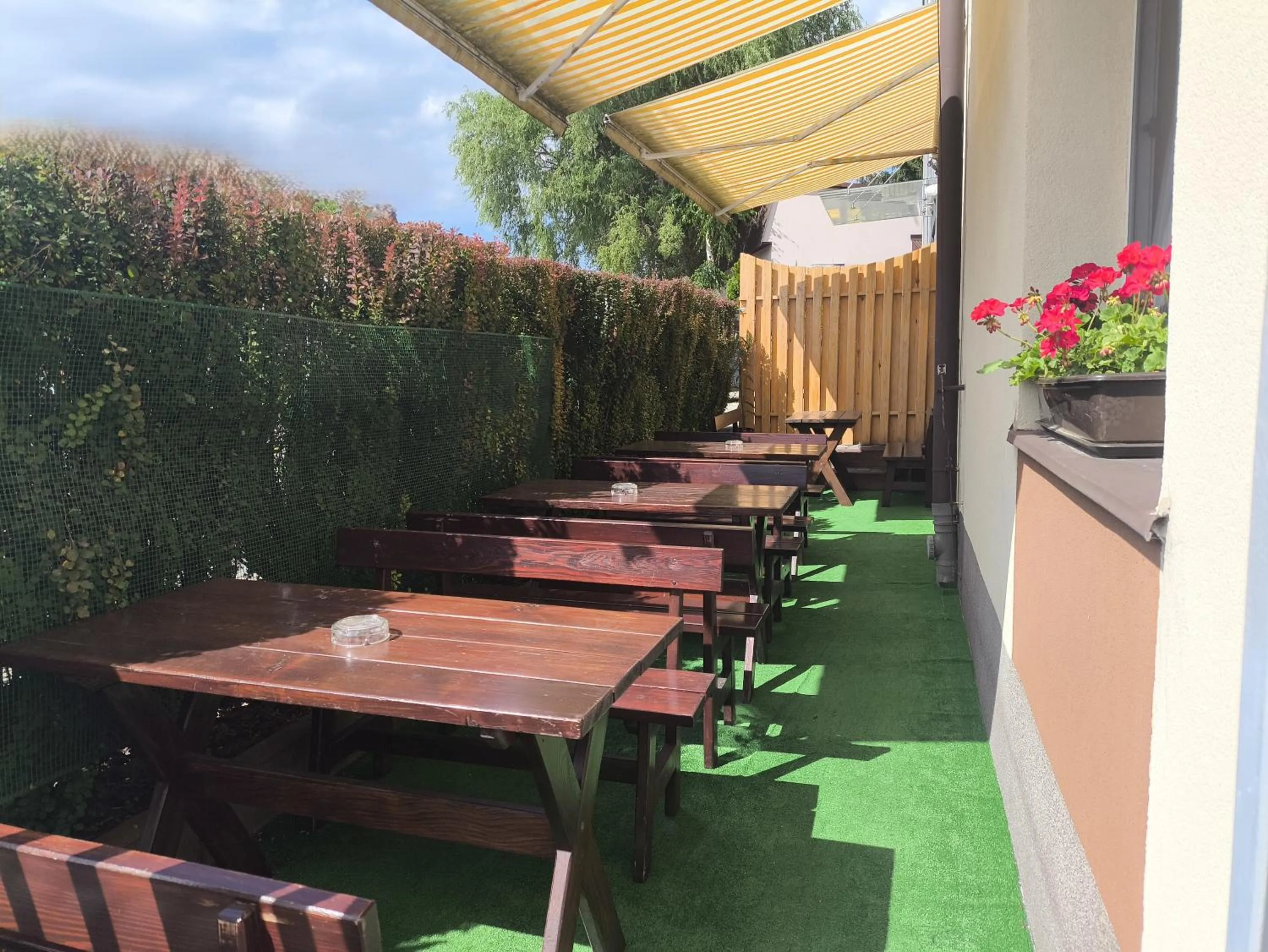 Property building in Hotel Eden 24h