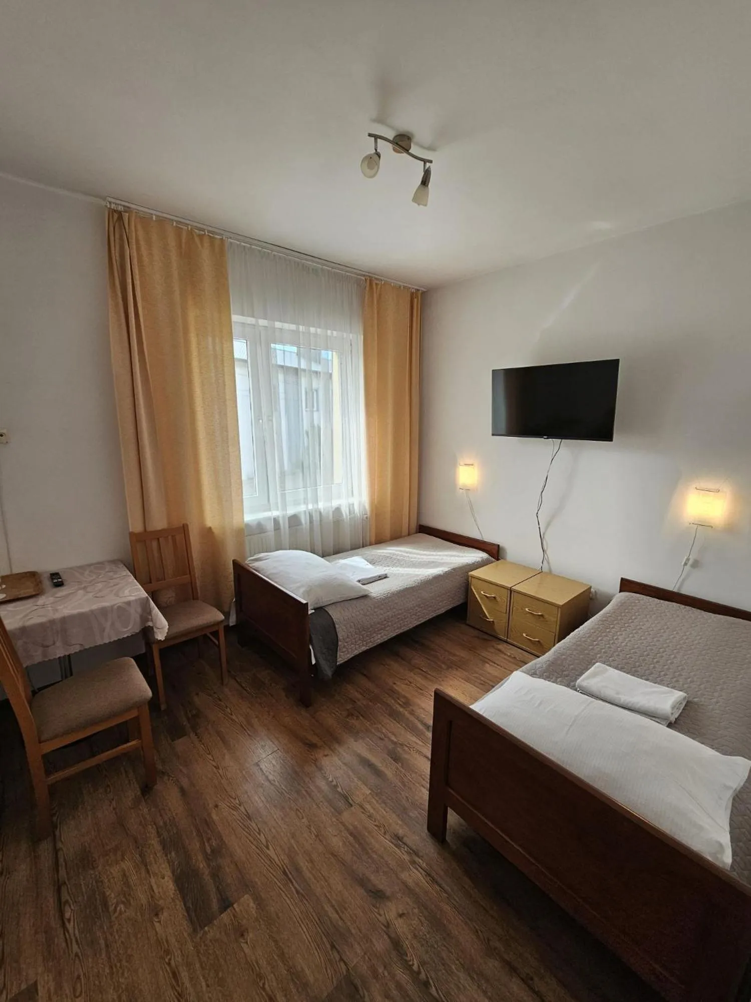 Photo of the whole room, Bed in Hotel Eden 24h