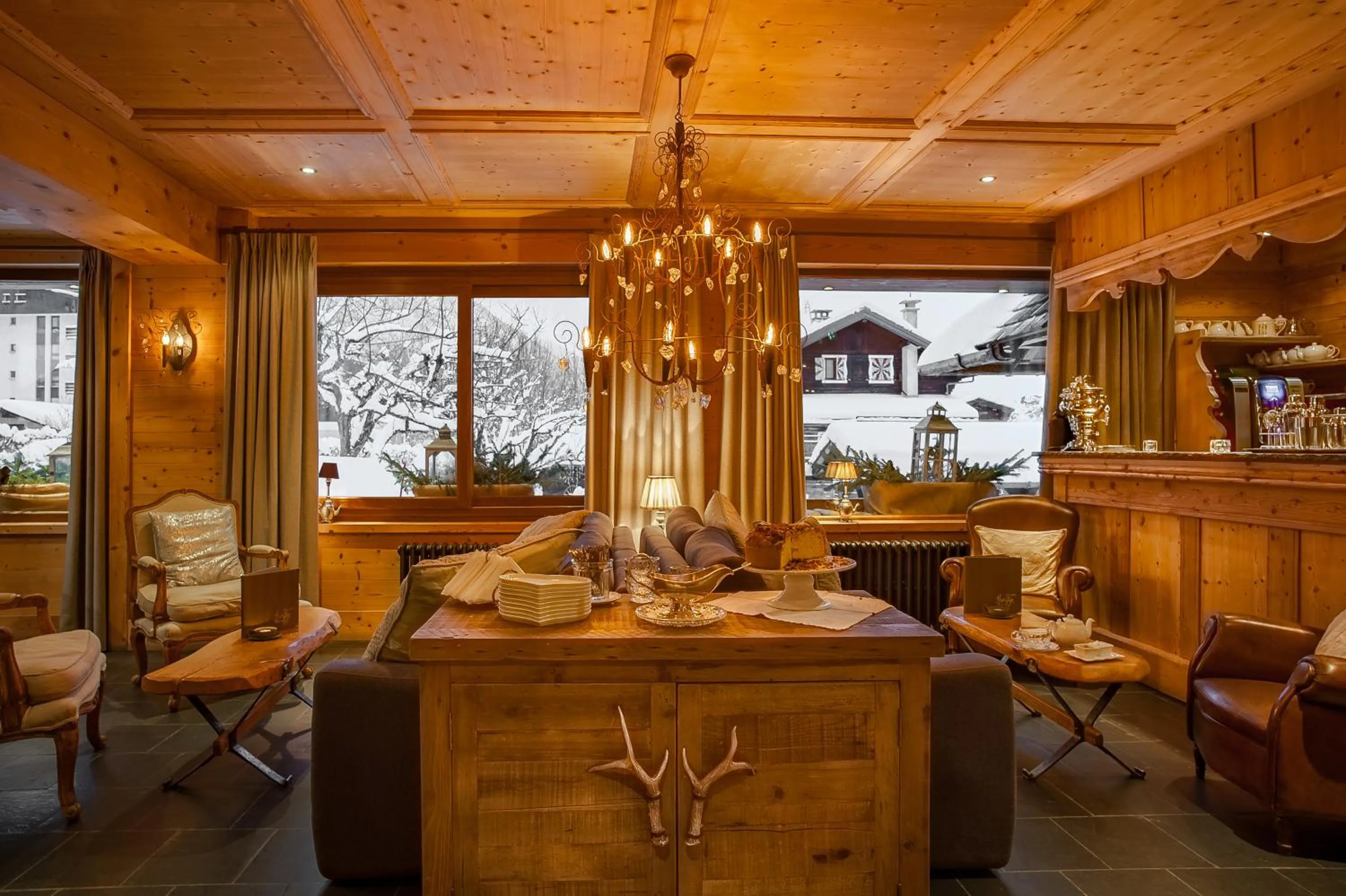 Lounge or bar in Chalet-Hôtel Hermitage