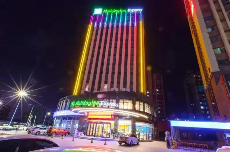 Property Building in Holiday Inn Express Linyi West, an IHG Hotel Property Building in Holiday Inn Express Linyi West, an IHG Hotel