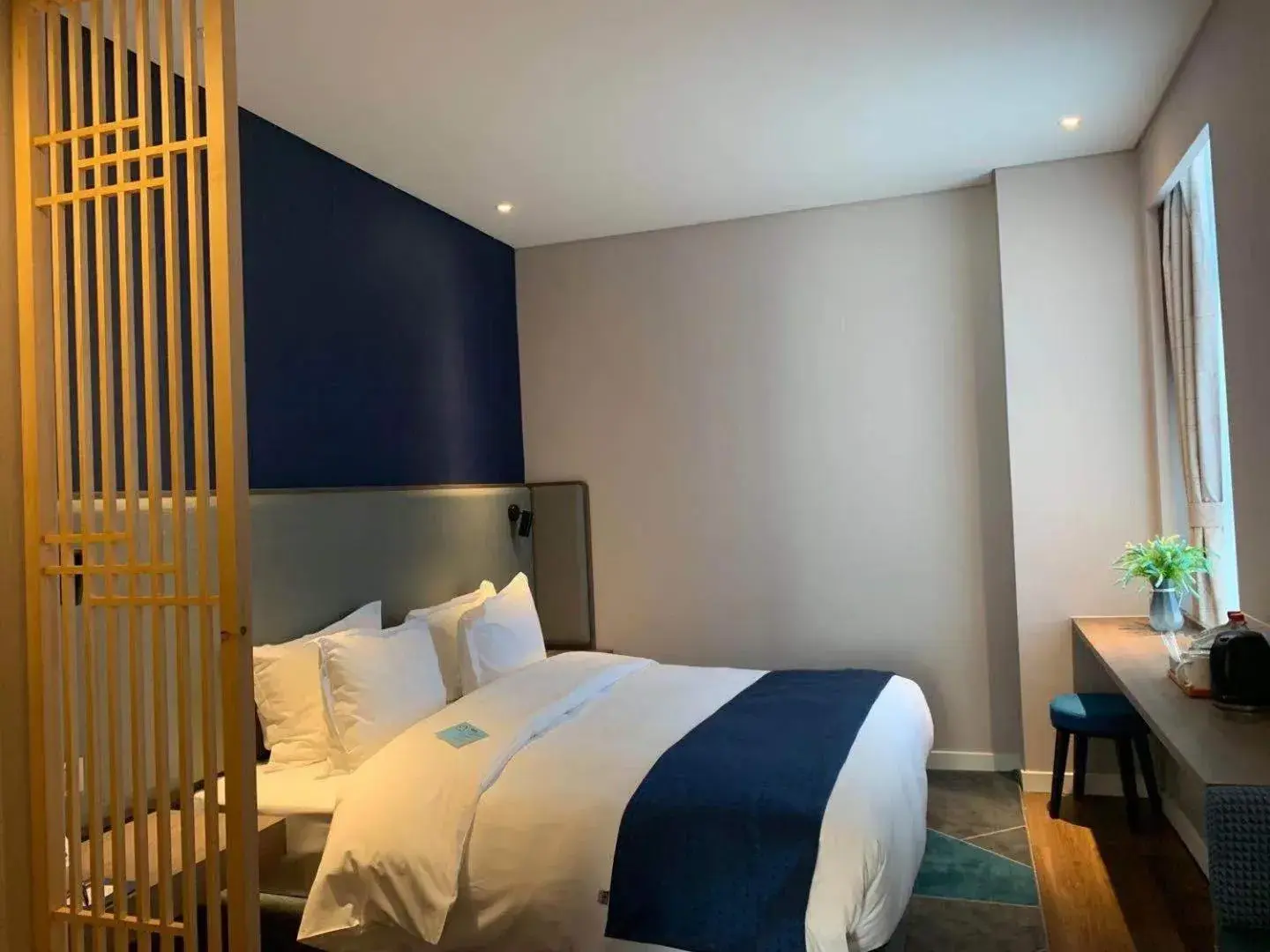 Bed in Holiday Inn Express Linyi West, an IHG Hotel Bed in Holiday Inn Express Linyi West, an IHG Hotel