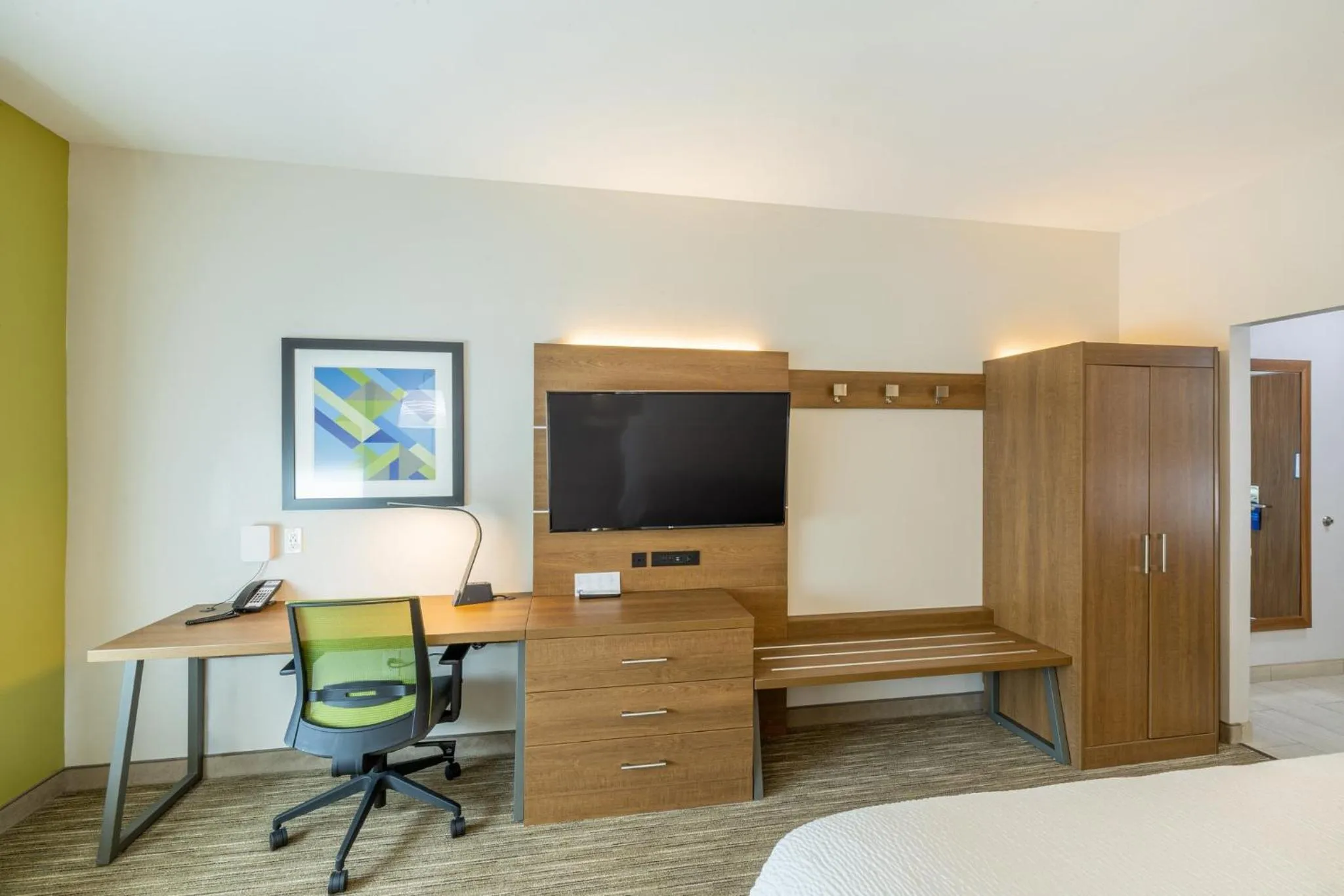 Photo of the whole room, Bed in Holiday Inn Express & Suites Lindale - Tyler by IHG