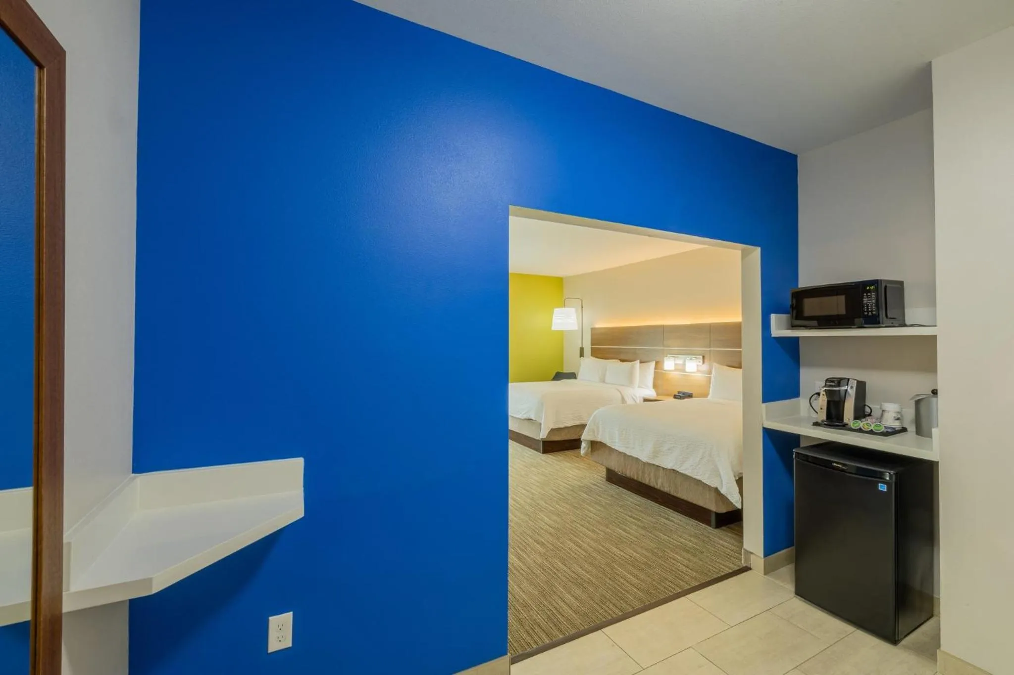 Photo of the whole room, Bed in Holiday Inn Express & Suites Lindale - Tyler by IHG