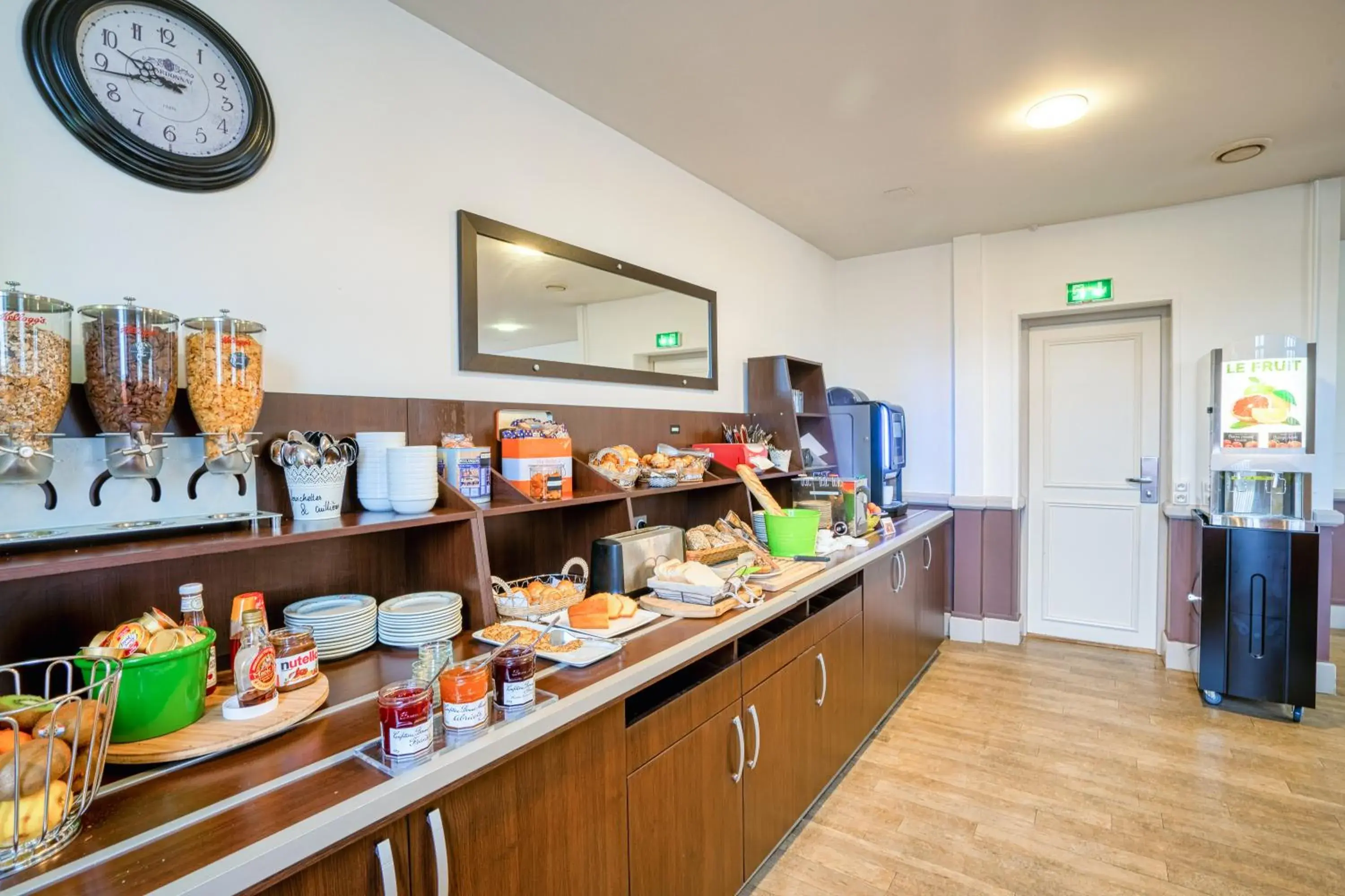 Buffet breakfast in Campanile Orléans Centre Gare Buffet breakfast in Campanile Orléans Centre Gare