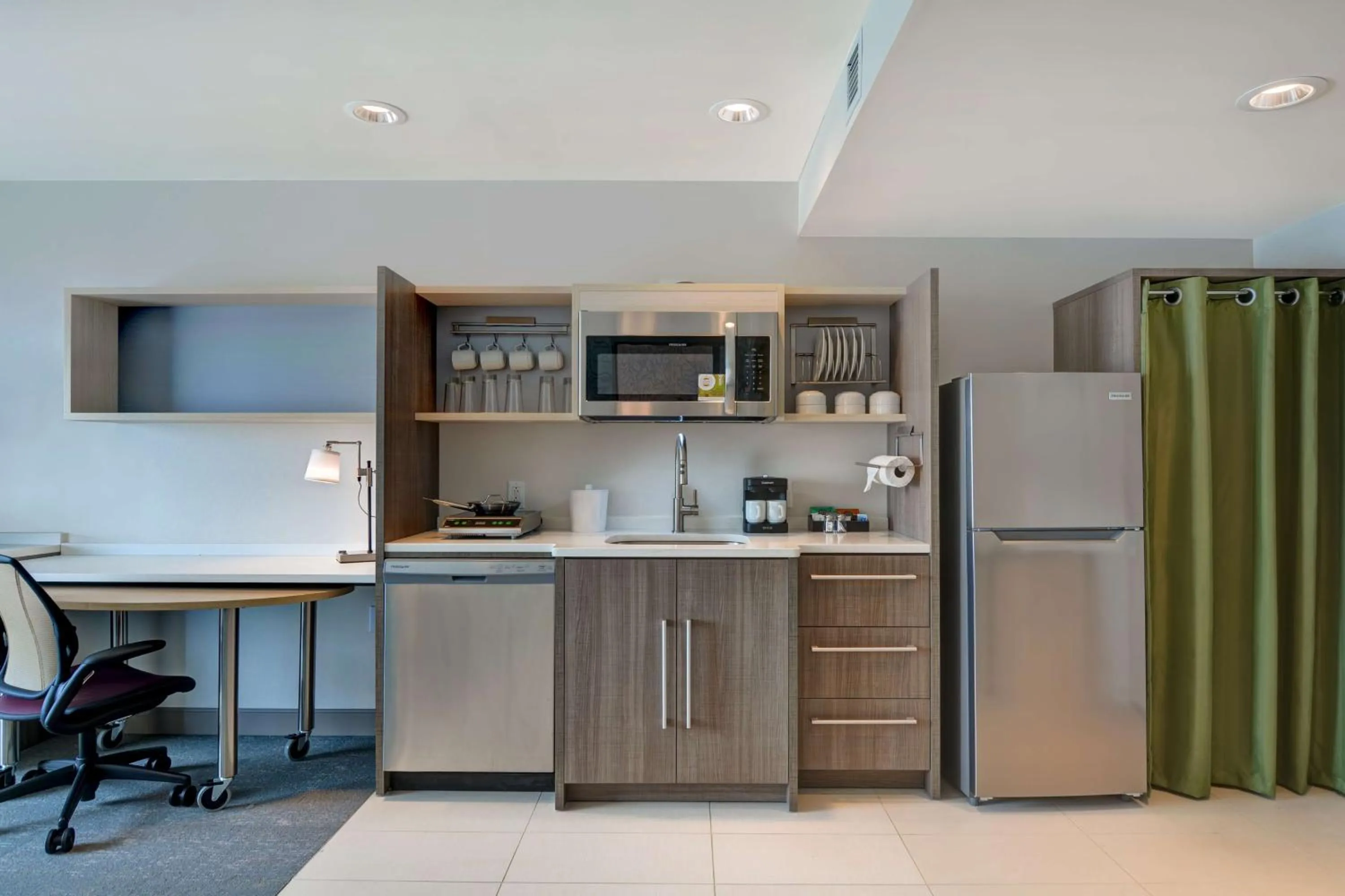 Coffee/tea facilities in Home2 Suites Williston Burlington, Vt