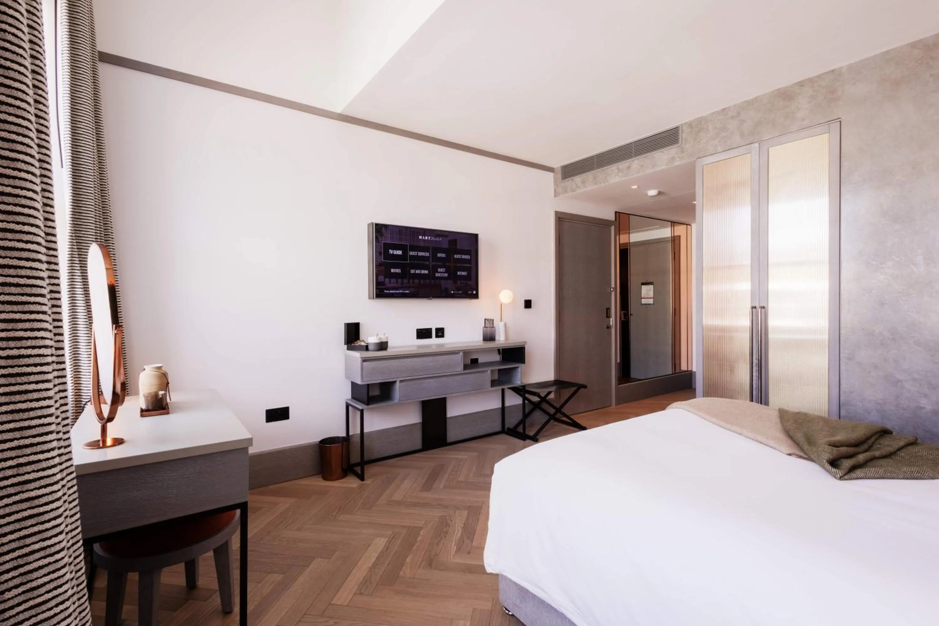 TV and multimedia, Bed in Hart Shoreditch Hotel London, Curio Collection by Hilton