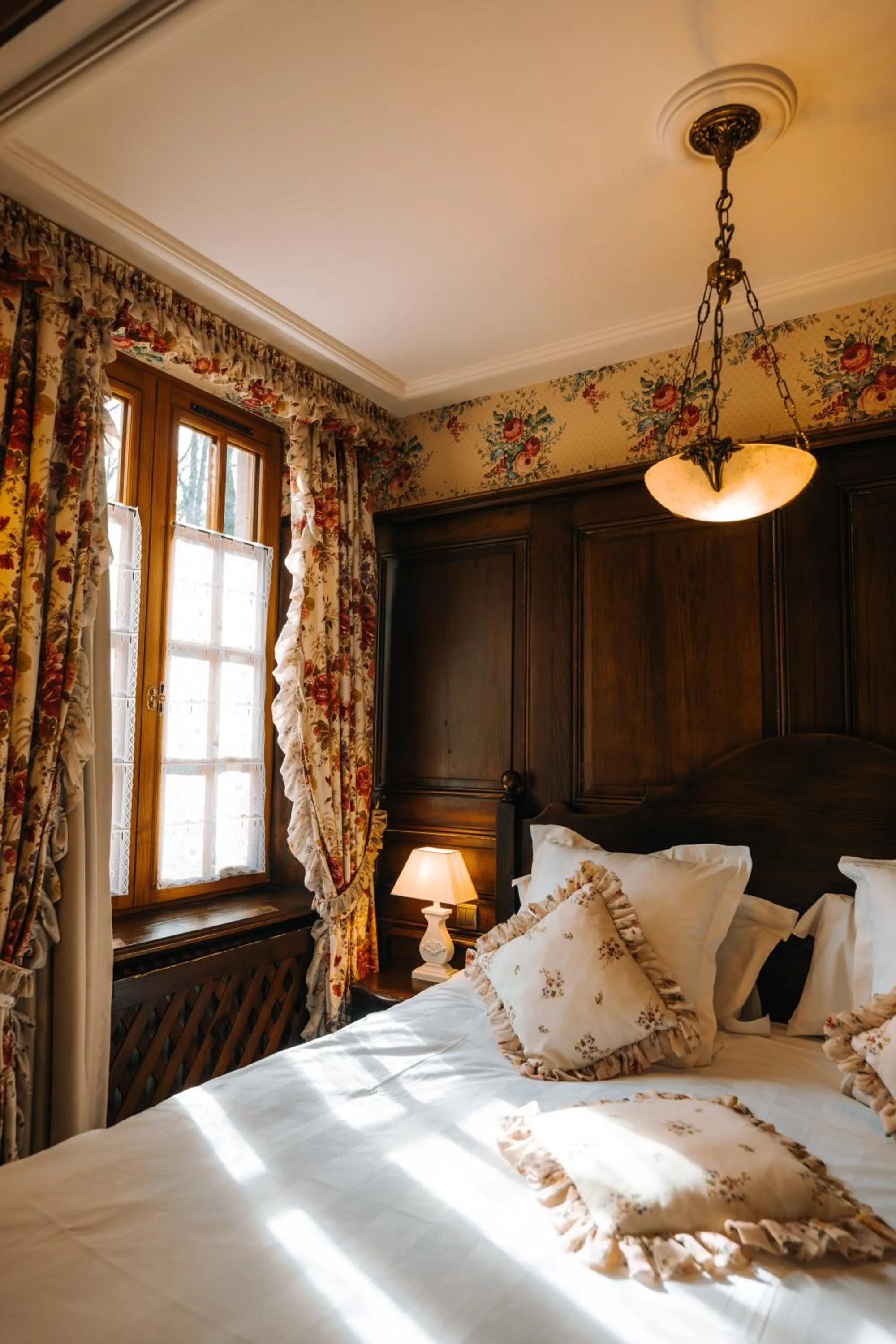 Bed in Les Violettes Hotel & Spa