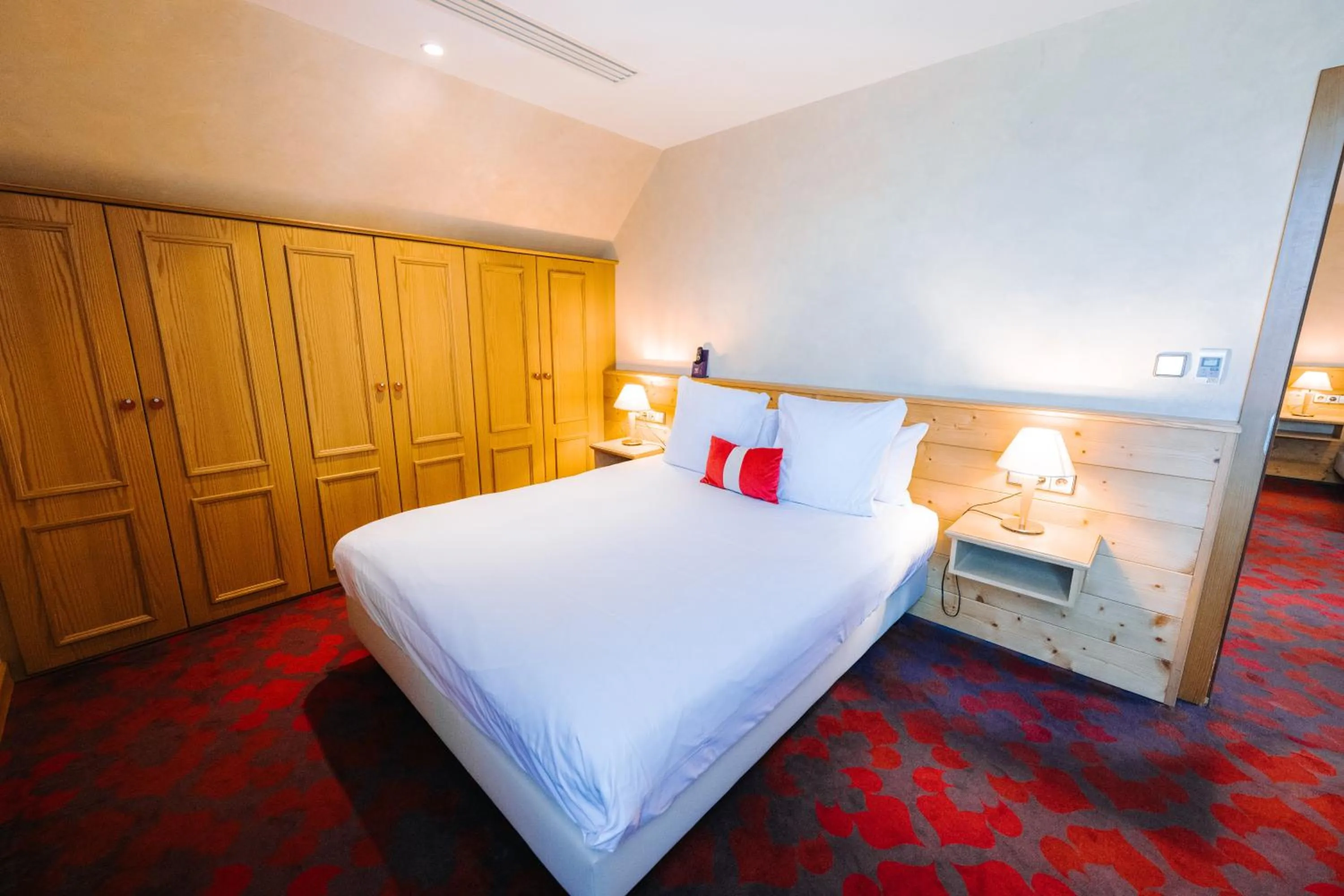 Bed in Les Violettes Hotel & Spa