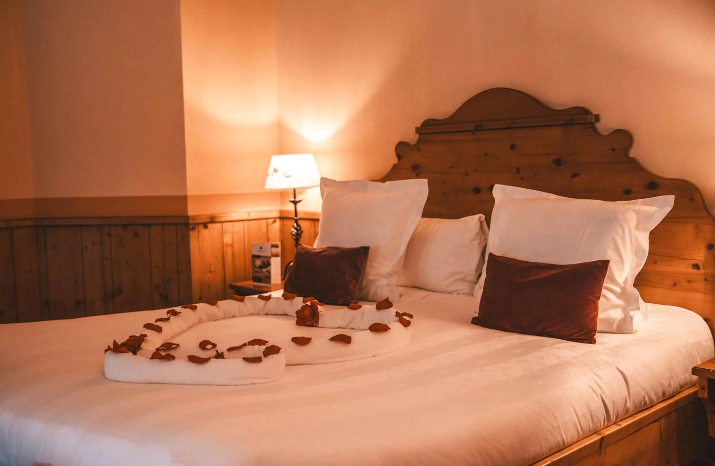 Bed in Les Violettes Hotel & Spa