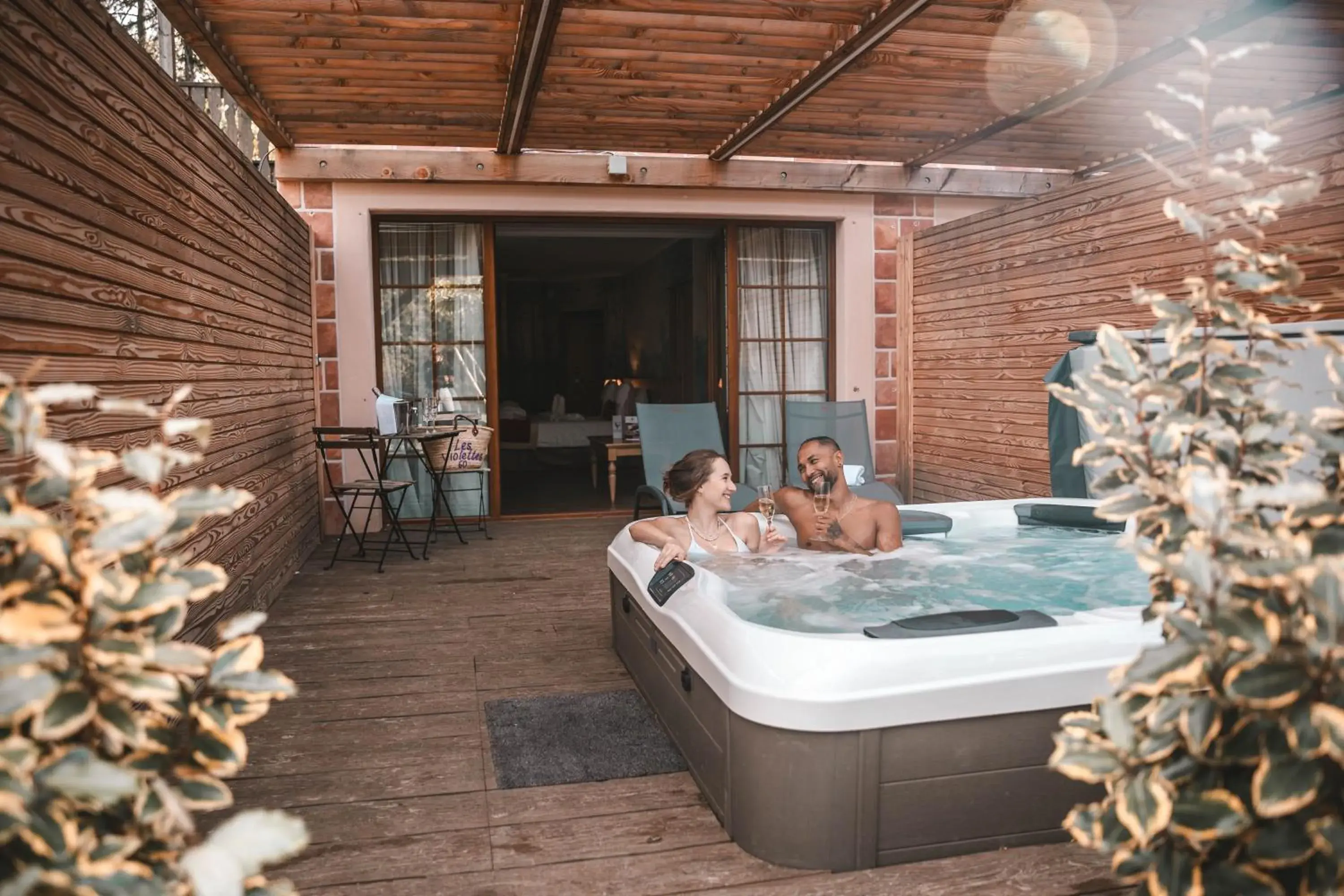 Suite junior romantique avec jacuzzi privatif in Les Violettes Hotel & Spa Suite junior romantique avec jacuzzi privatif in Les Violettes Hotel & Spa
