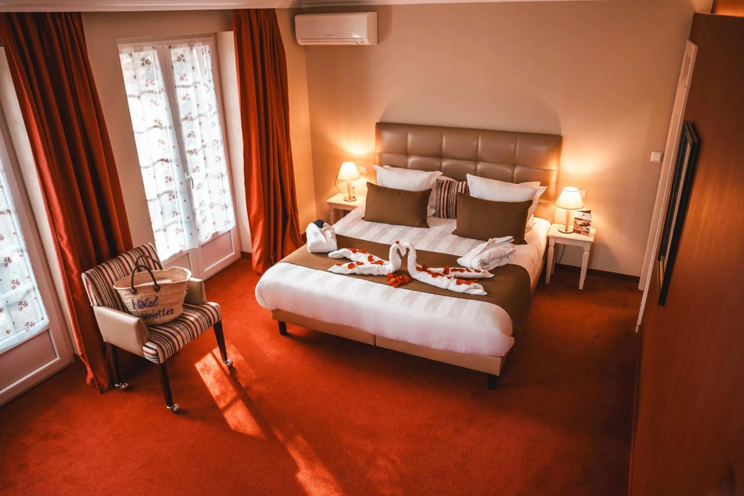 Bed in Les Violettes Hotel & Spa