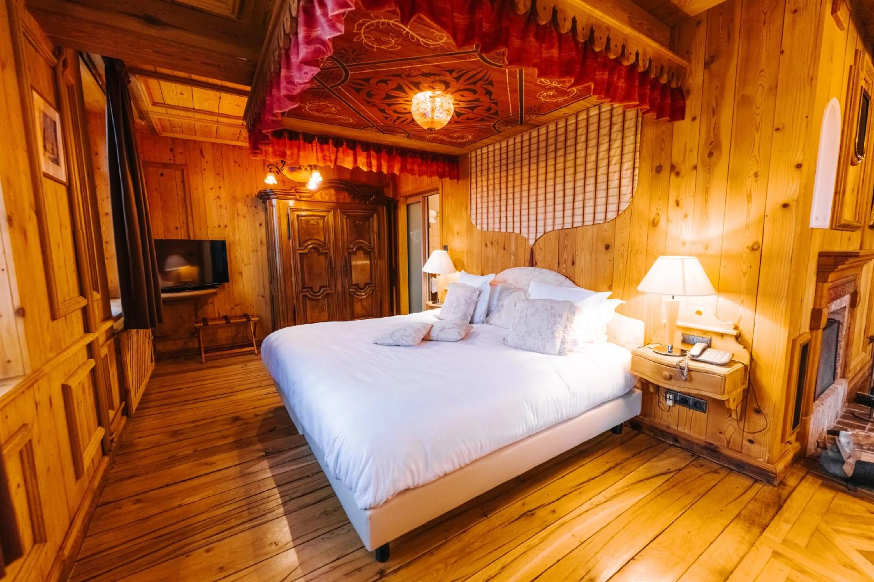 Bed in Les Violettes Hotel & Spa