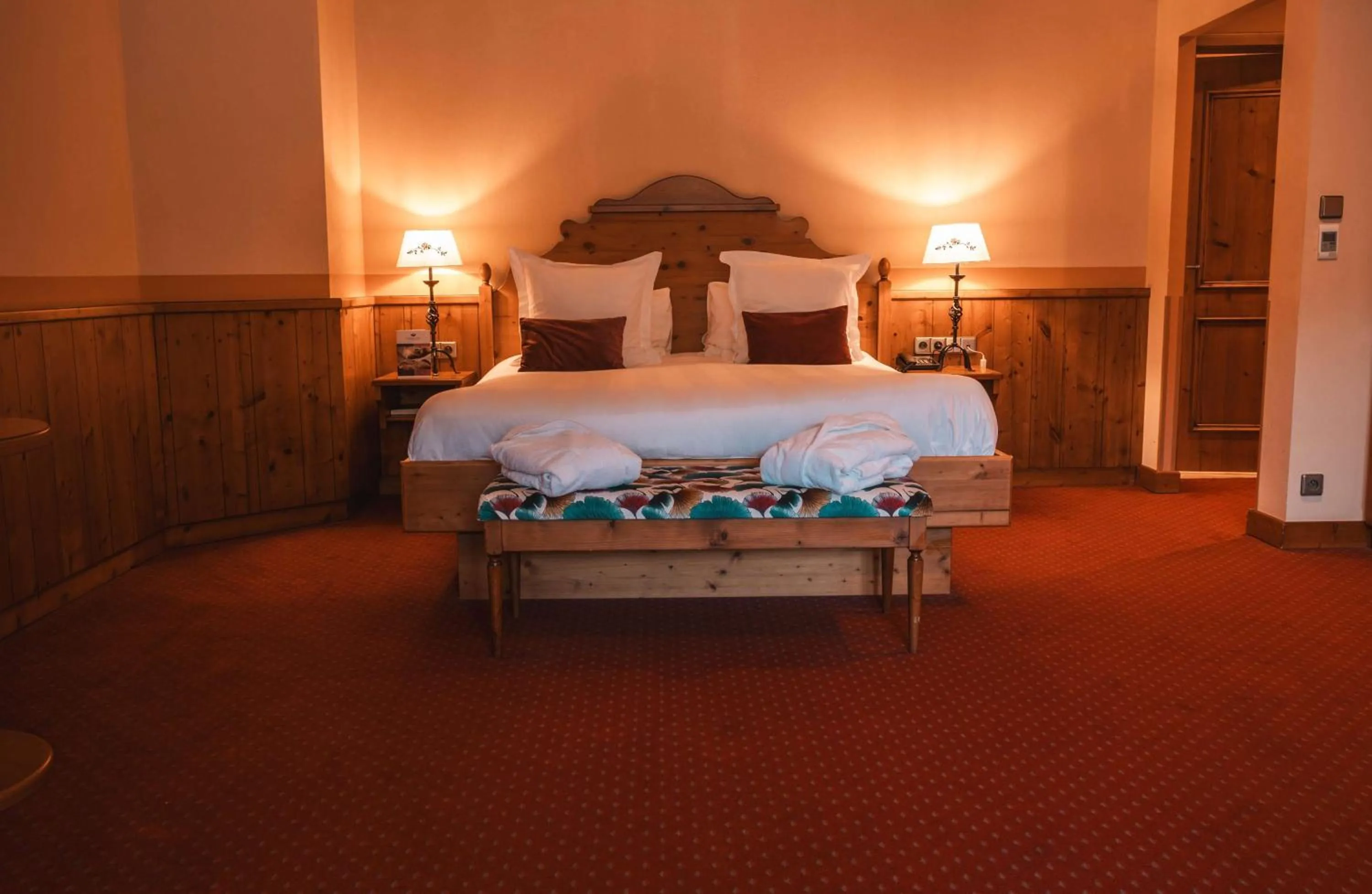 Bed in Les Violettes Hotel & Spa