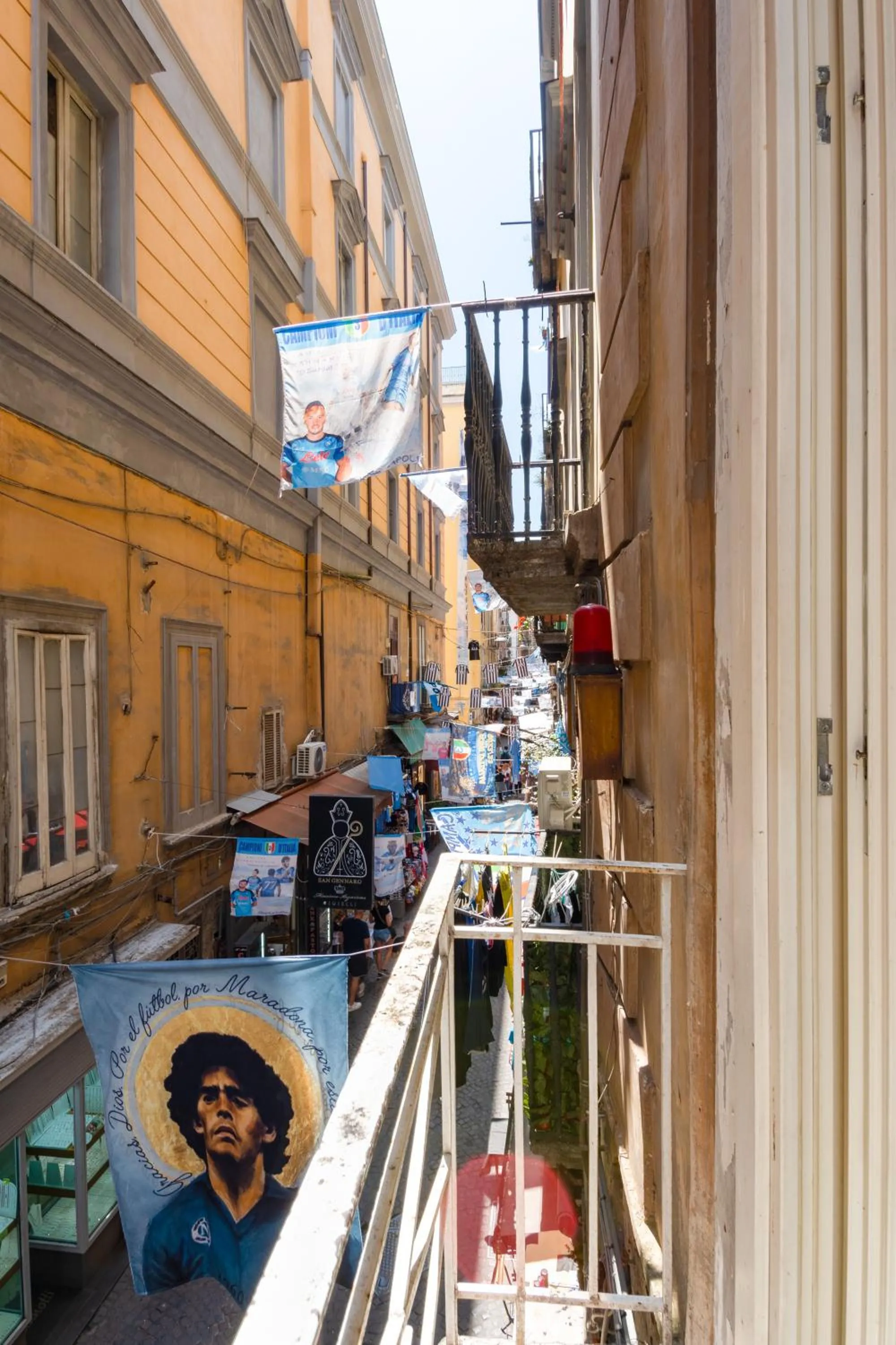 Property building in Napoli Napoli Rooms