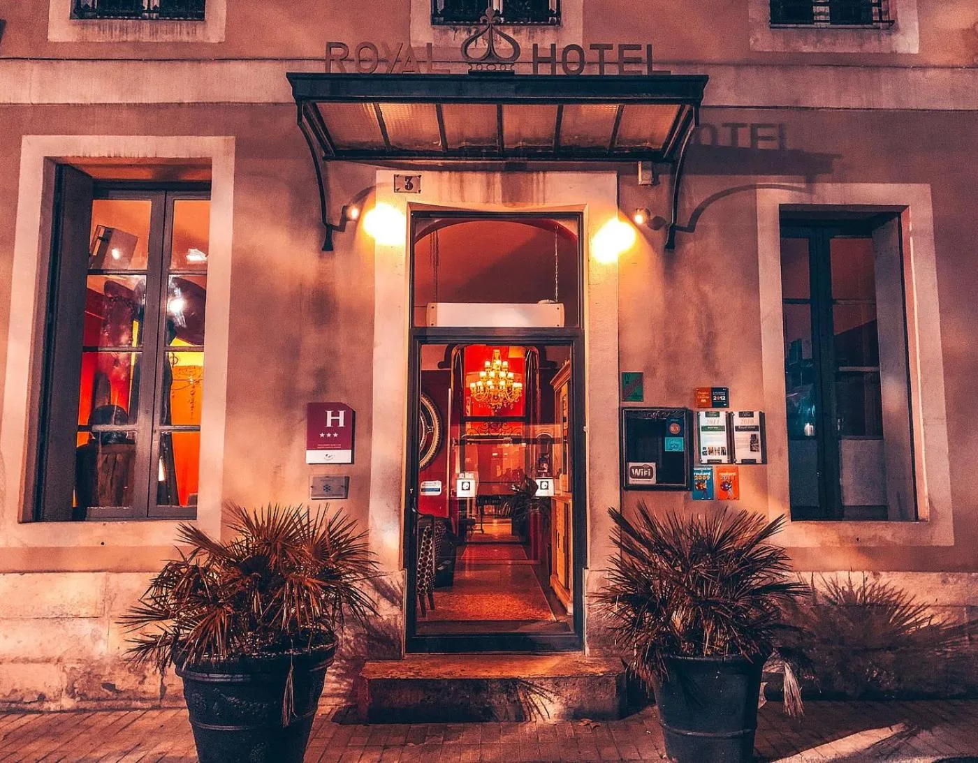 Facade/entrance in Royal Hôtel