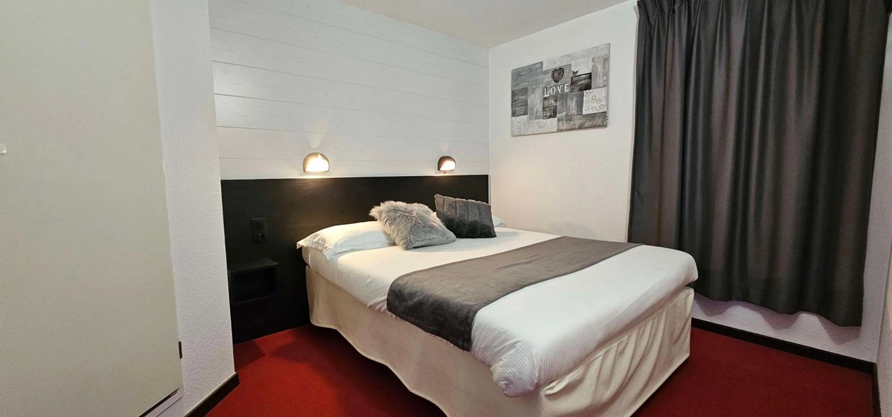 Bedroom, Bed in Brit Hotel Essentiel Albi Parc des Expos