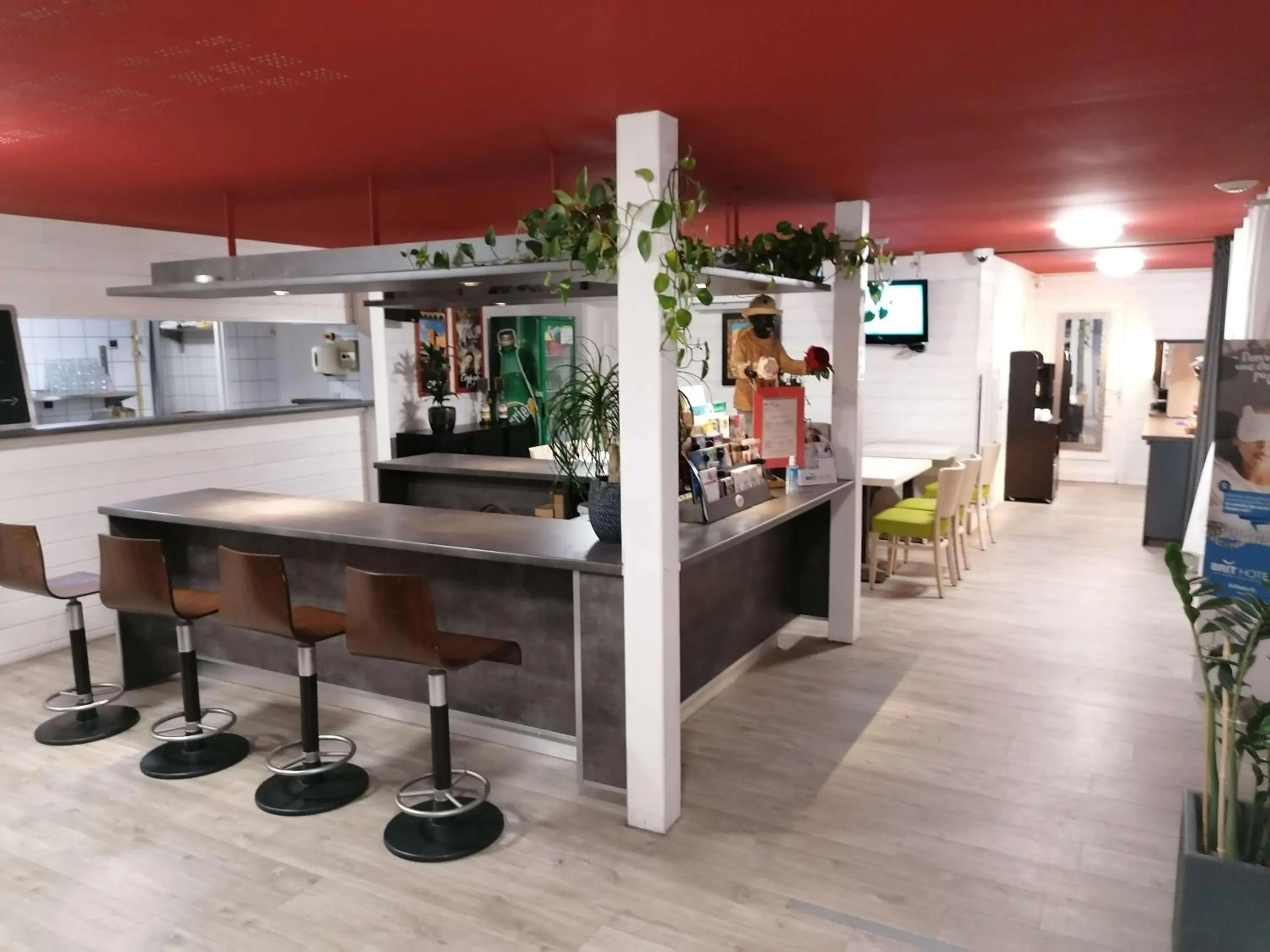 Lounge or bar in Brit Hotel Essentiel Albi Parc des Expos