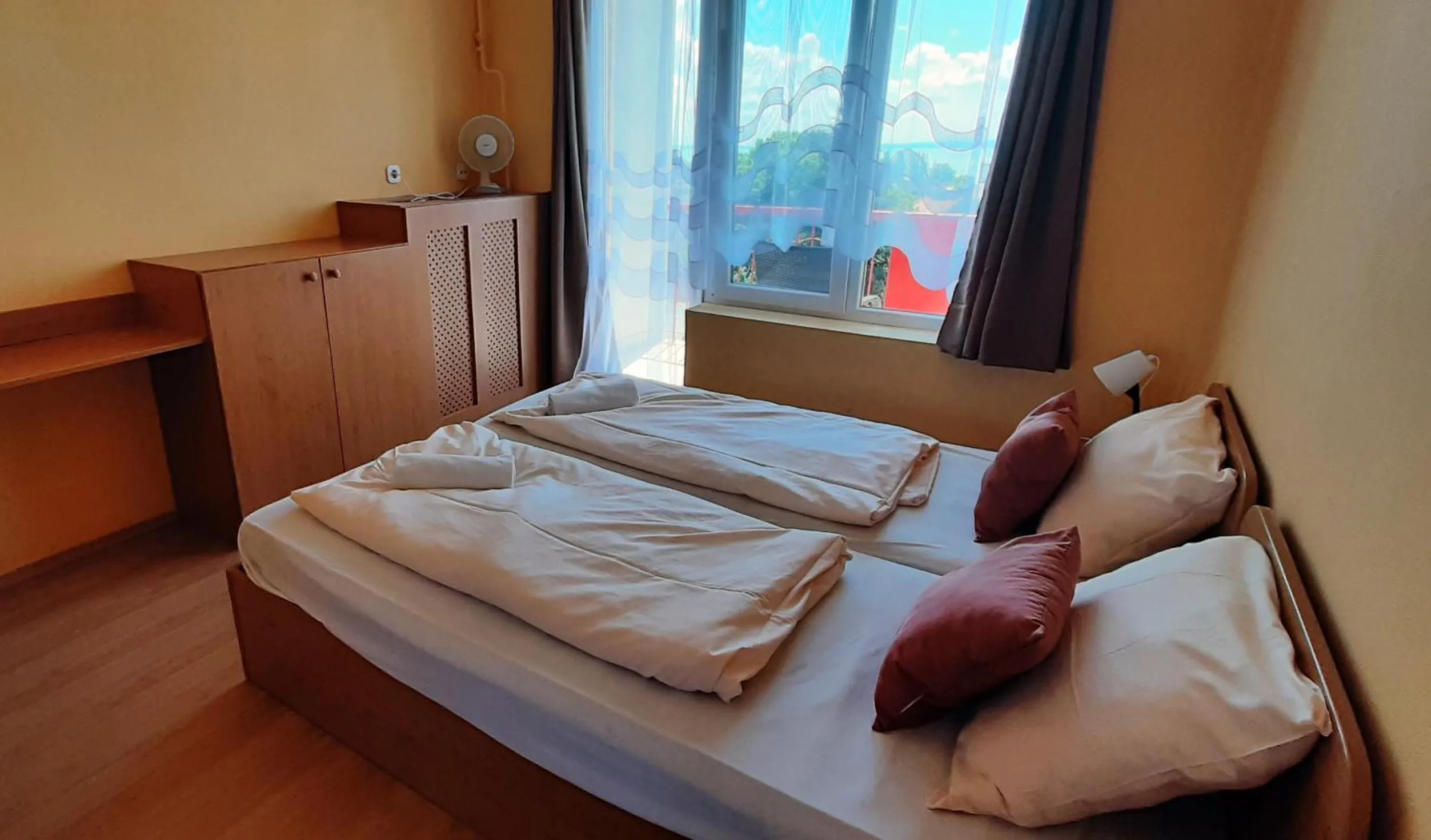 Manuela Ifjúsági Hotel