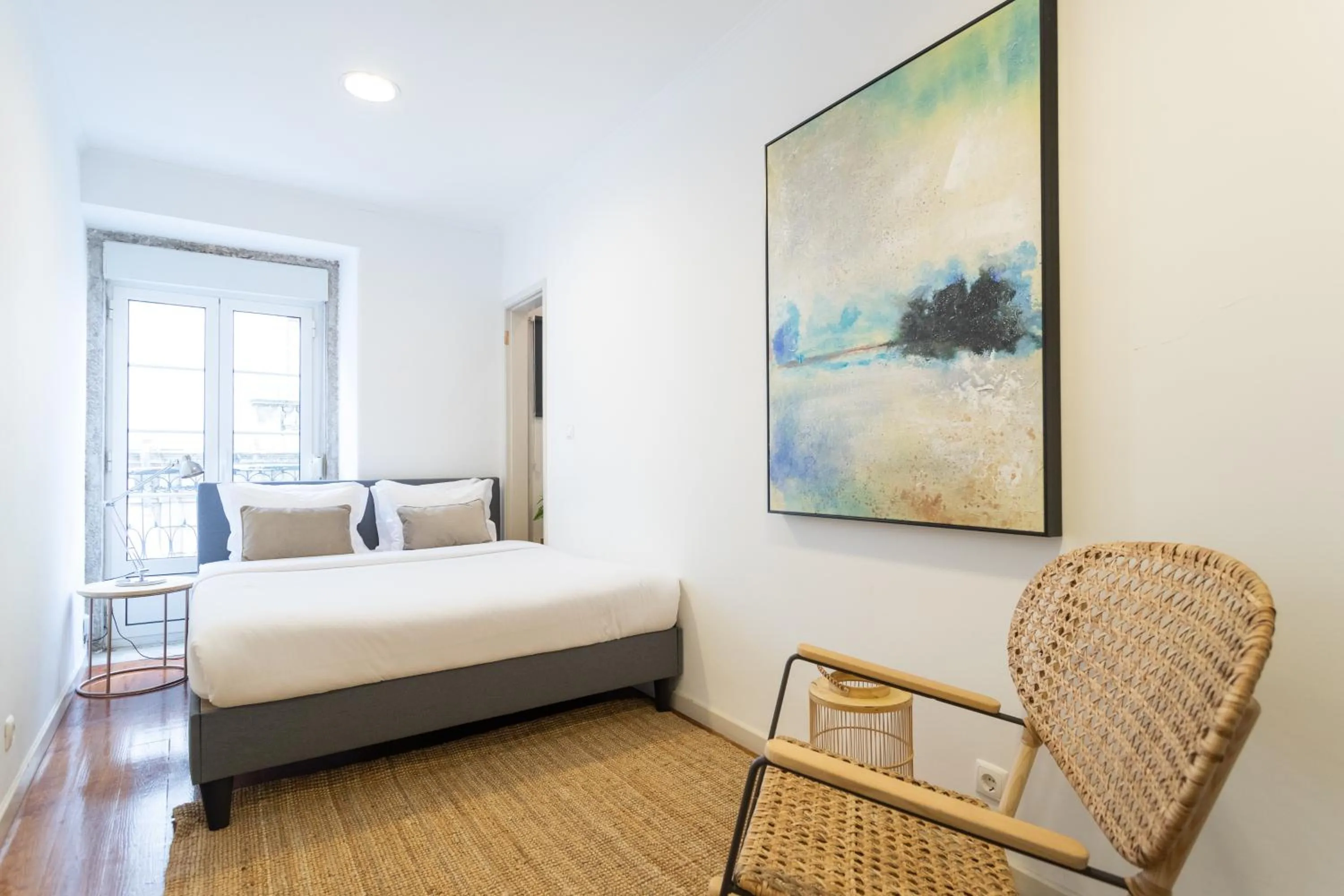 Photo of the whole room, Bed in Living Bairro Alto V
