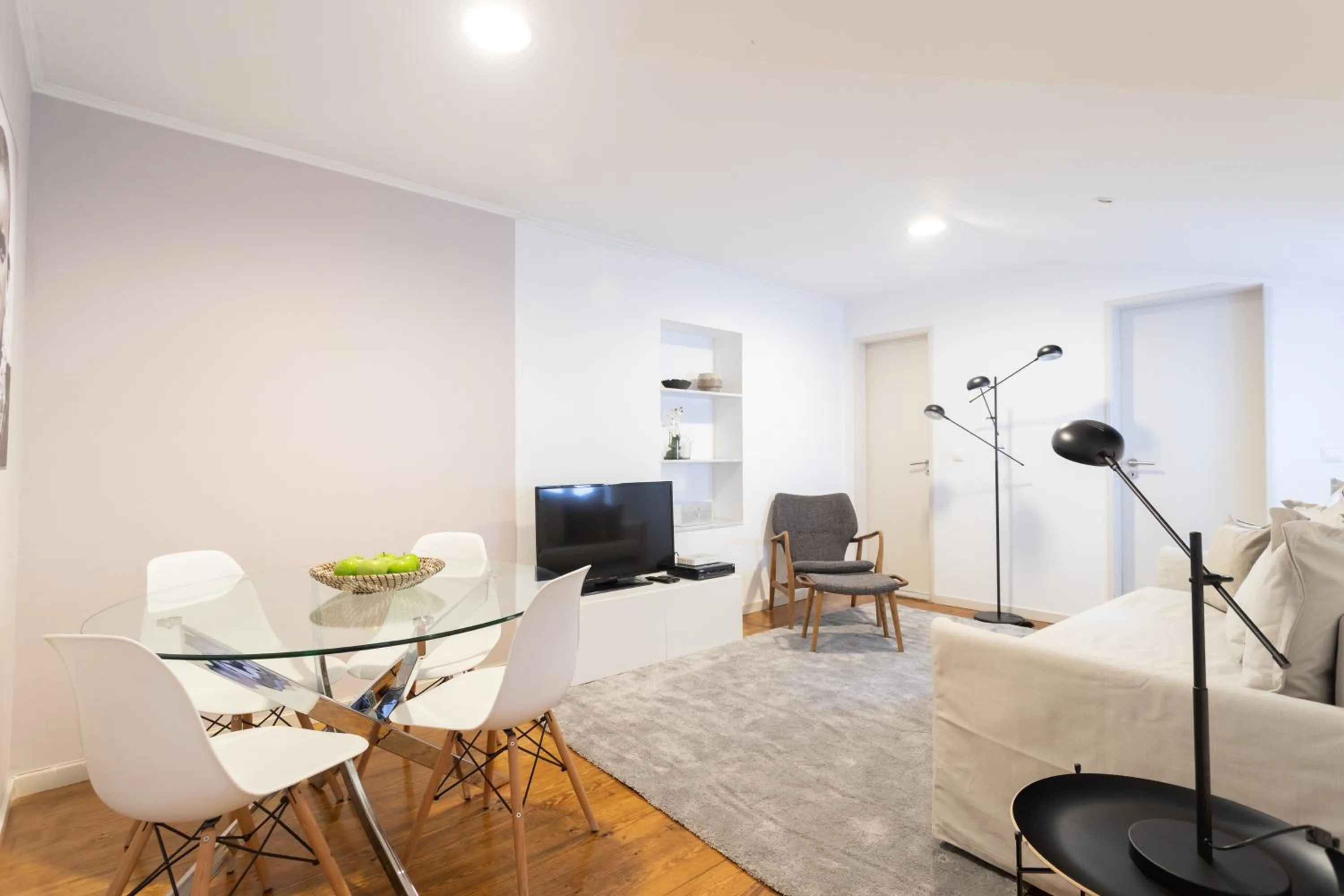 Communal lounge/ TV room in Living Bairro Alto V