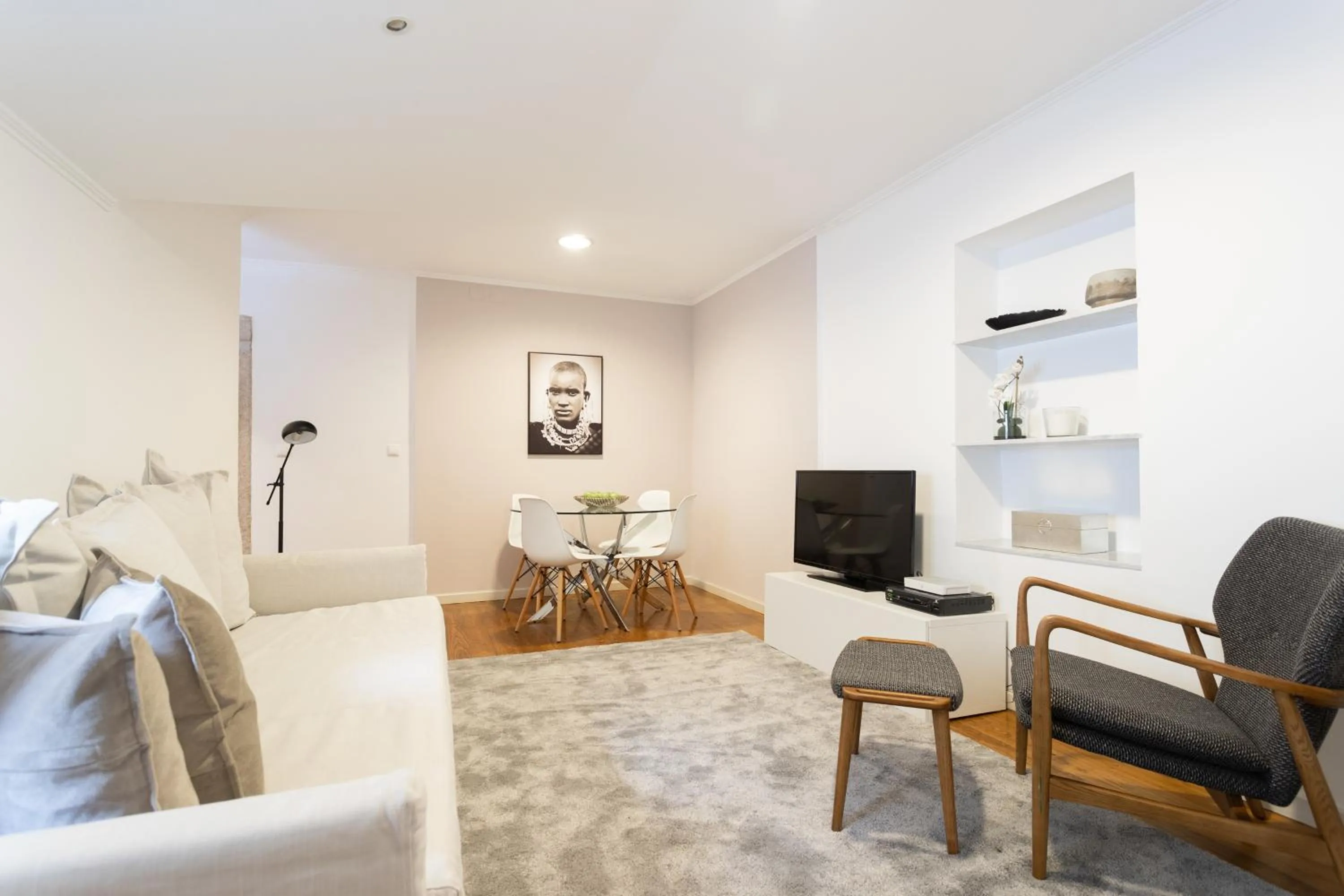 Communal lounge/ TV room in Living Bairro Alto V