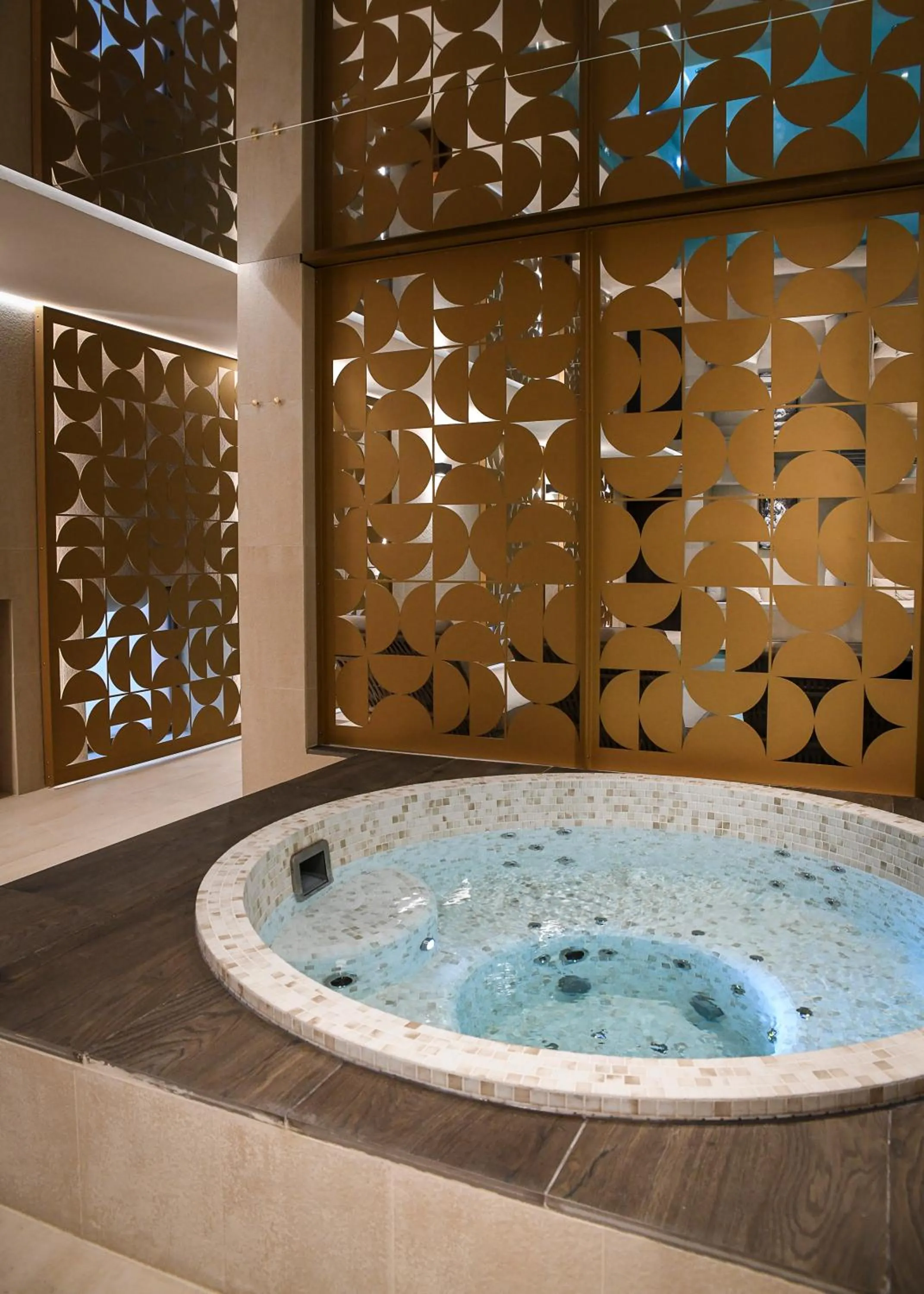 Hot Tub in Grand Hôtel Du Parc - Teritoria