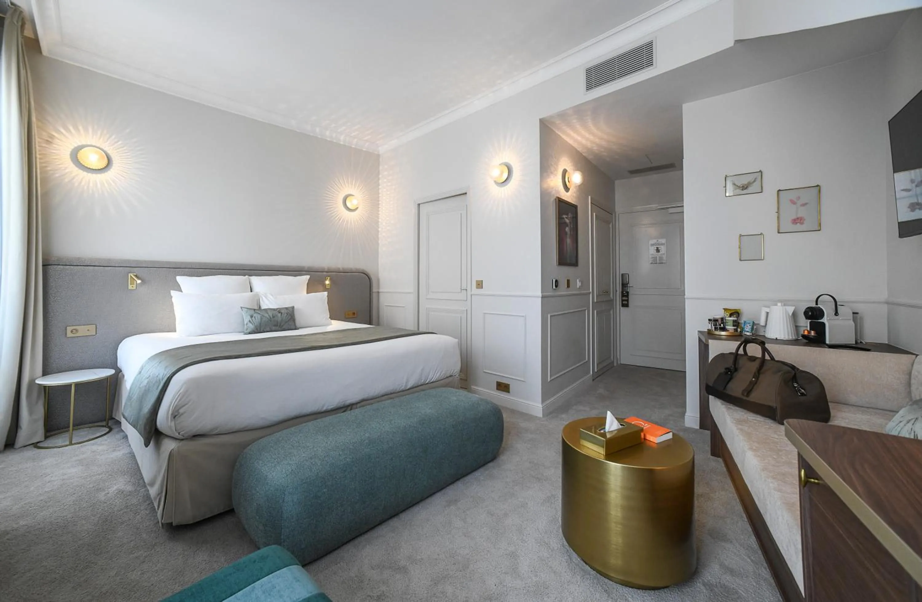 Bedroom, Bed in Grand Hôtel Du Parc - Teritoria