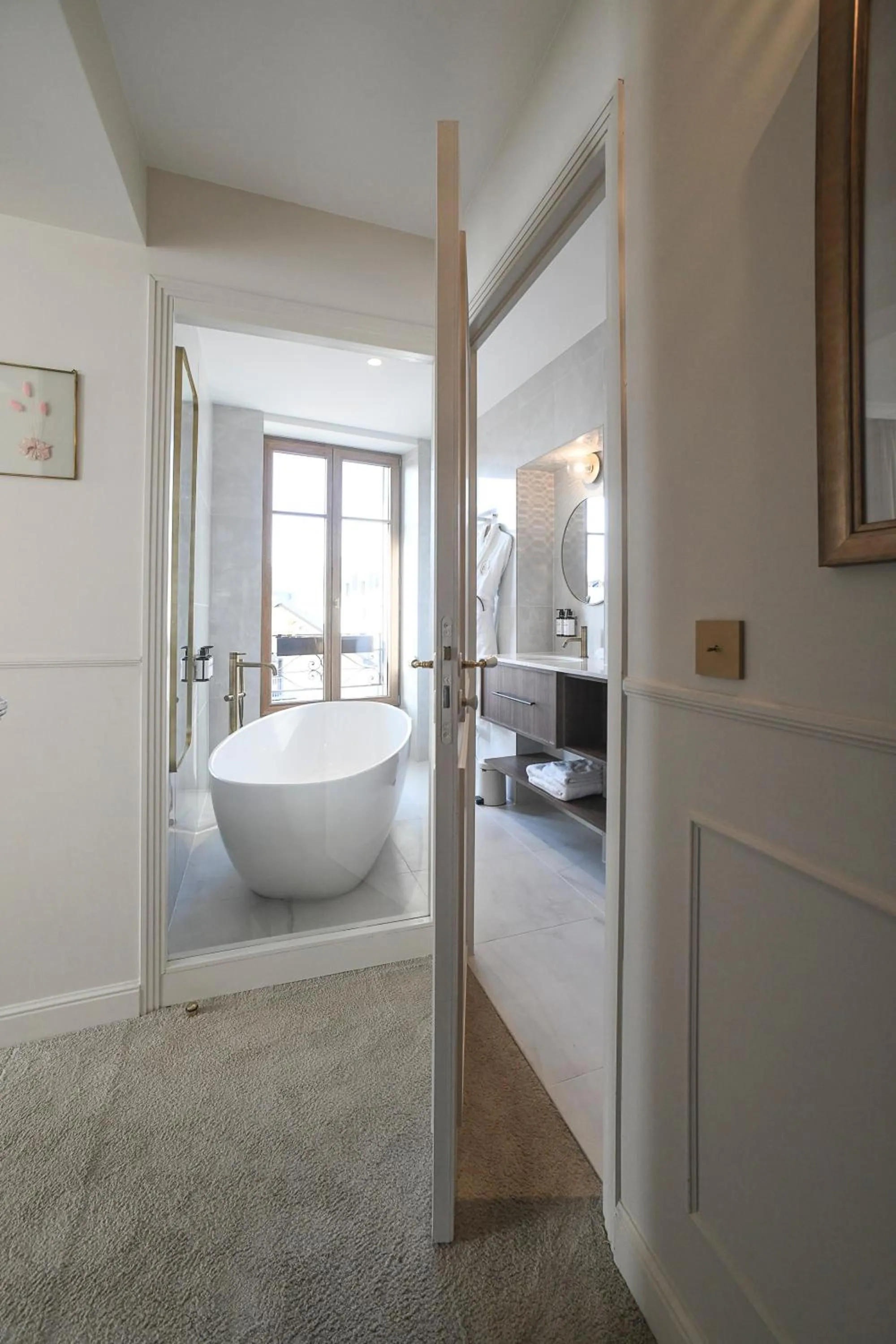 Bathroom, Bed in Grand Hôtel Du Parc - Teritoria