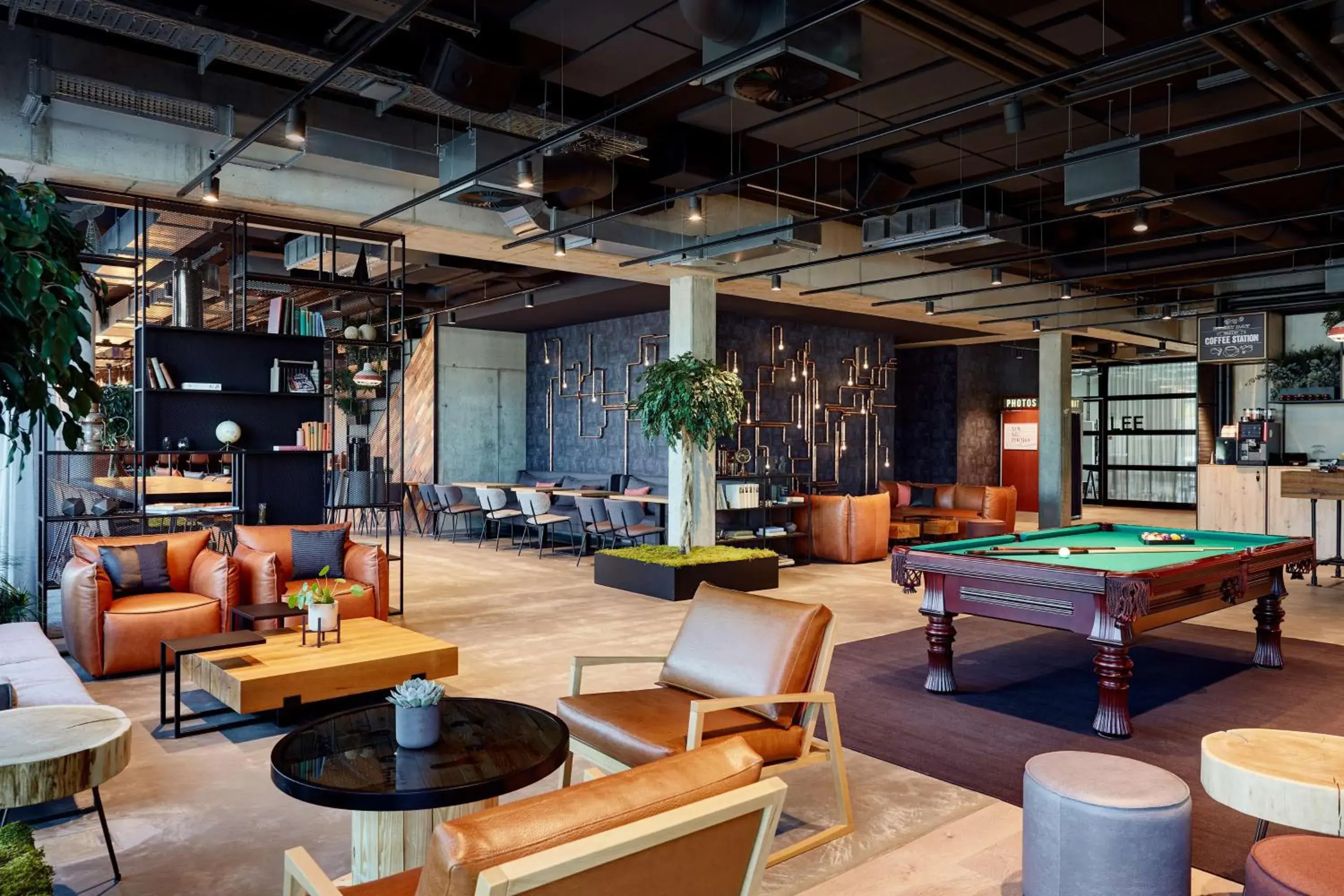 Lounge or bar in Me and All Hotel Kiel, by Hyatt Lounge or bar in Me and All Hotel Kiel, by Hyatt