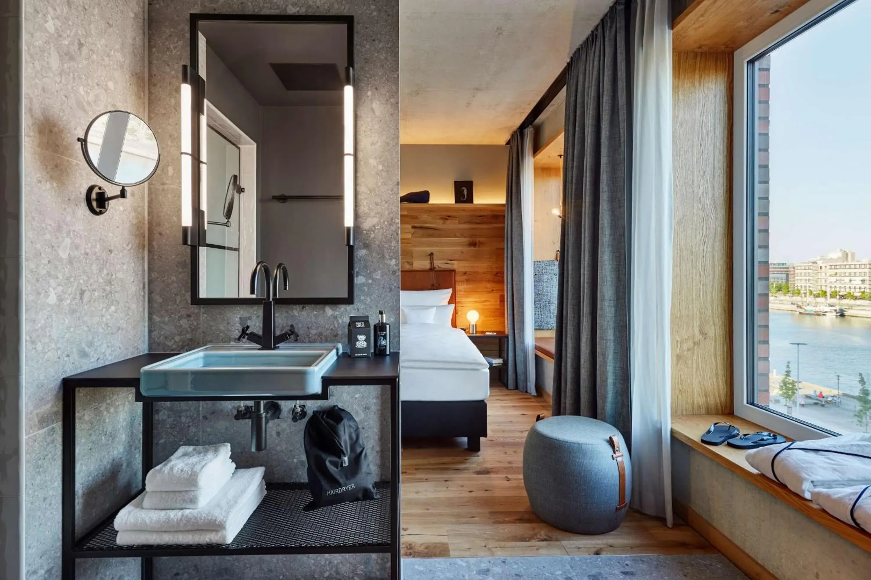 Bathroom, Bed in Me and All Hotel Kiel, by Hyatt Bathroom, Bed in Me and All Hotel Kiel, by Hyatt