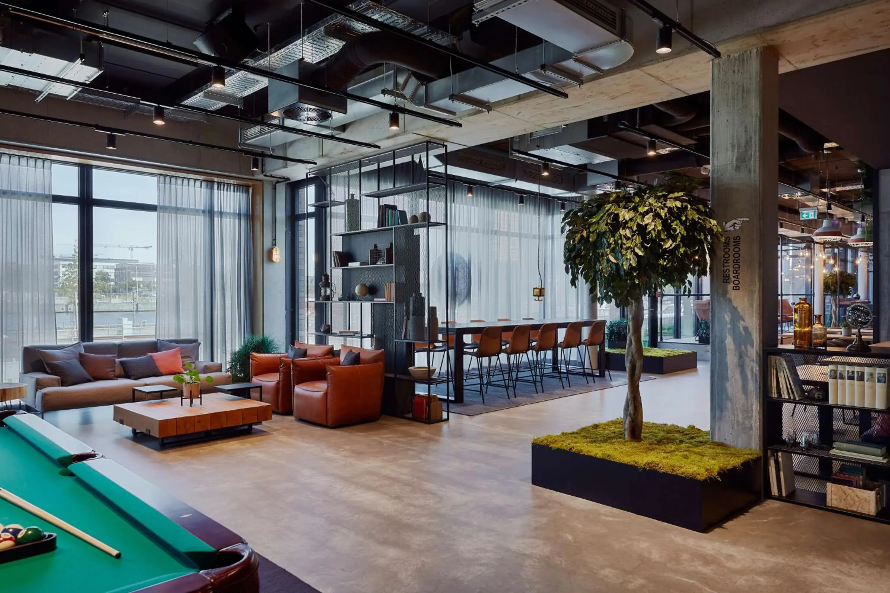 Lounge or bar in Me and All Hotel Kiel, by Hyatt Lounge or bar in Me and All Hotel Kiel, by Hyatt