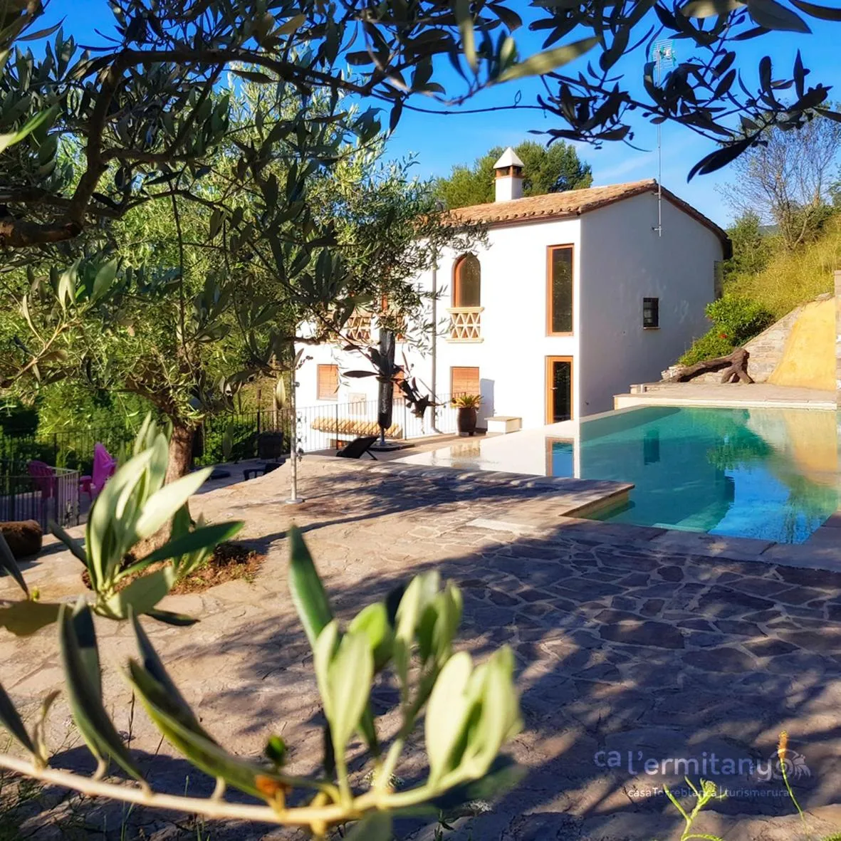 Property building in Ca l' Ermitanyo- Casa Torre Blanca