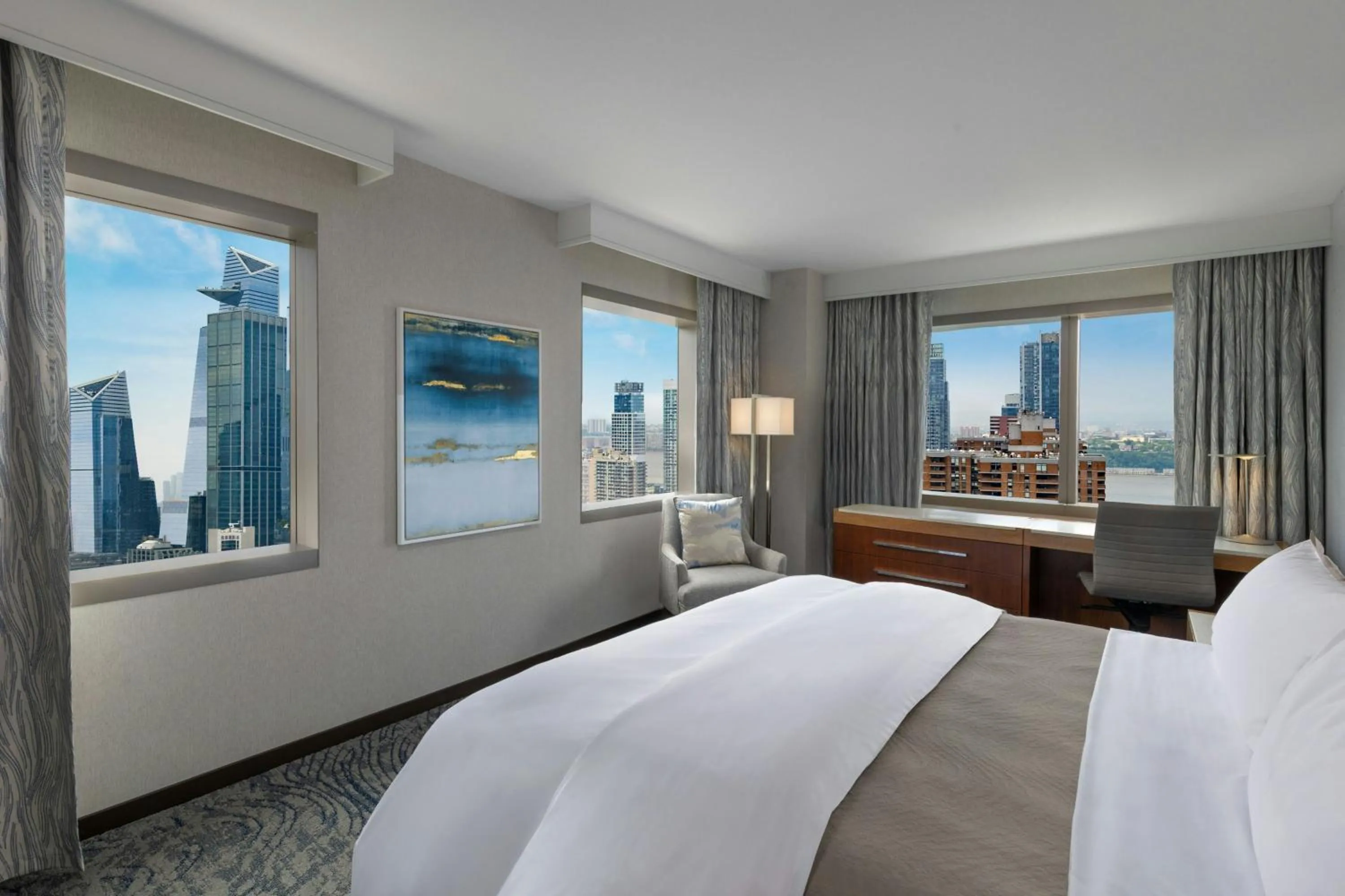 Photo of the whole room, Bed in The Westin New York at Times Square