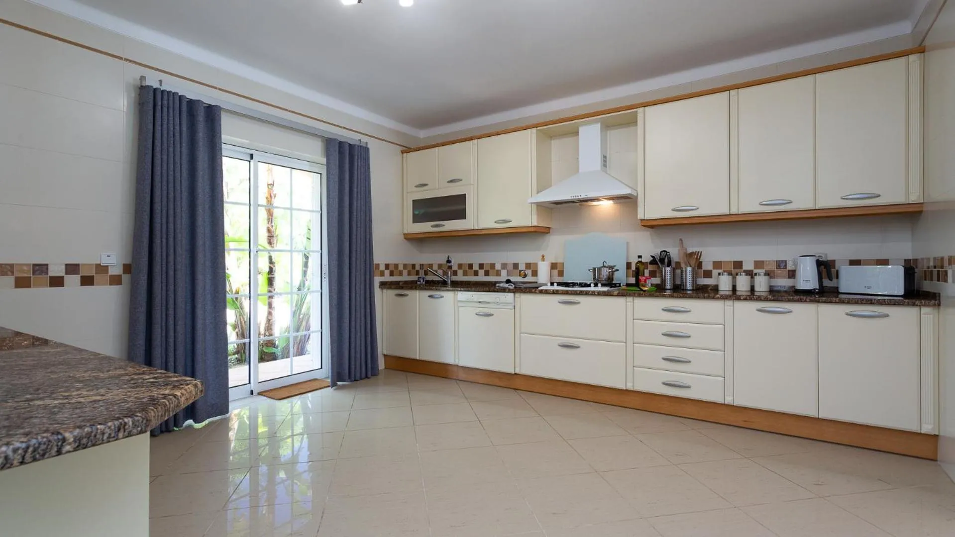 Kitchen or kitchenette in Villa Natura - Varandas do Lago