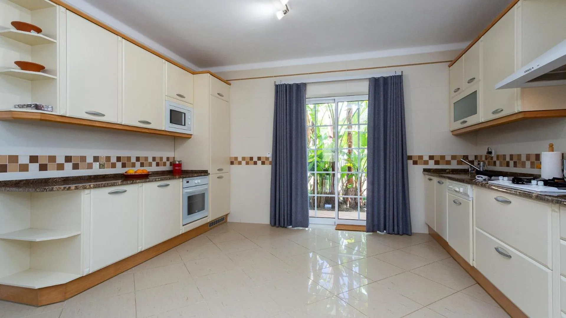 Kitchen or kitchenette in Villa Natura - Varandas do Lago
