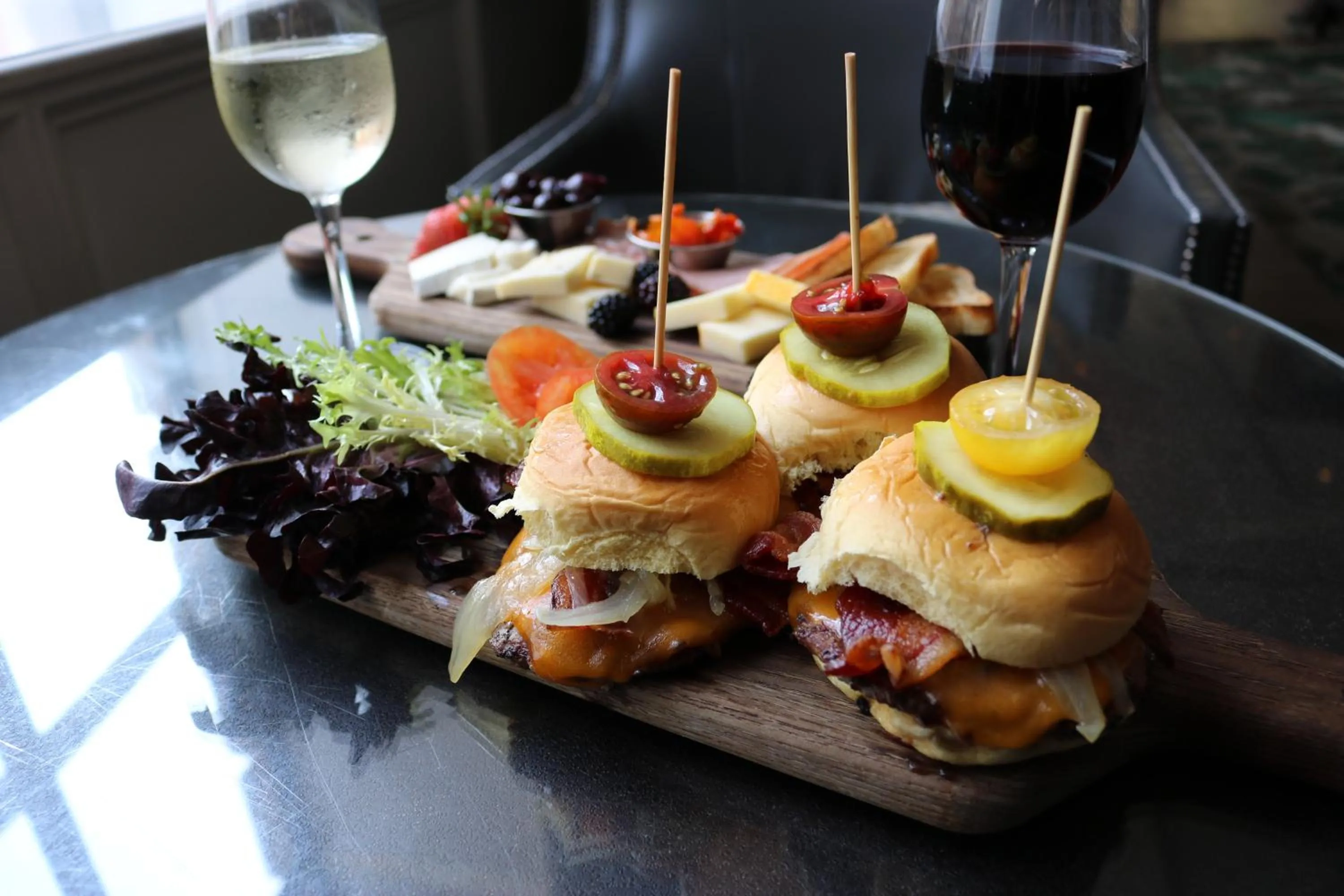 Restaurant/places to eat in Hotel Indigo Baltimore Downtown by IHG