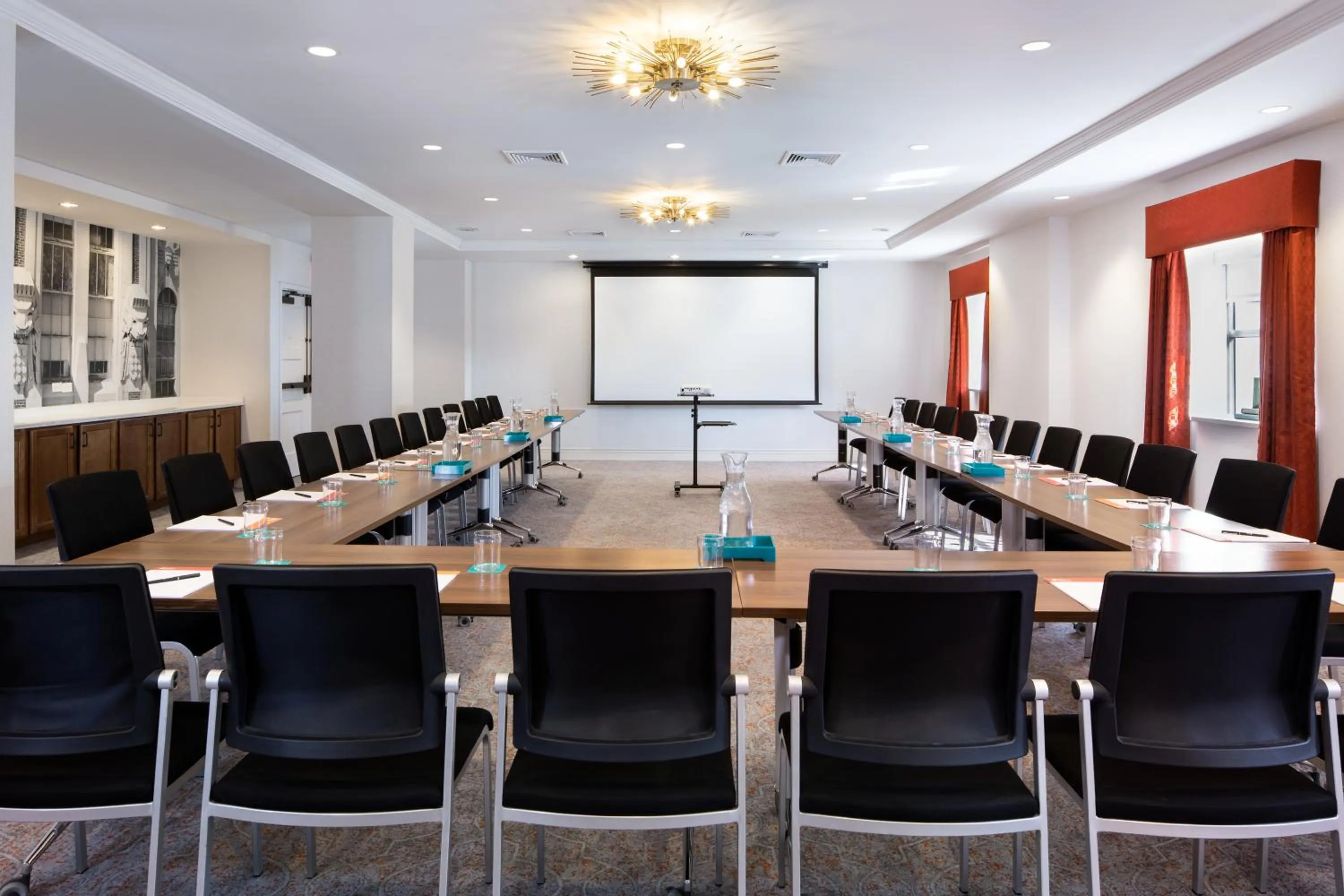 Meeting/conference room in Hotel Indigo Baltimore Downtown by IHG