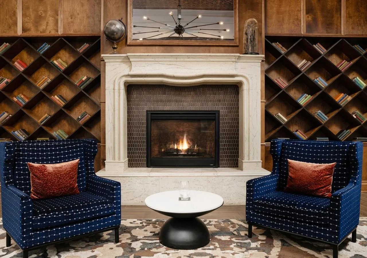 flat iron in Hotel Indigo Baltimore Downtown by IHG