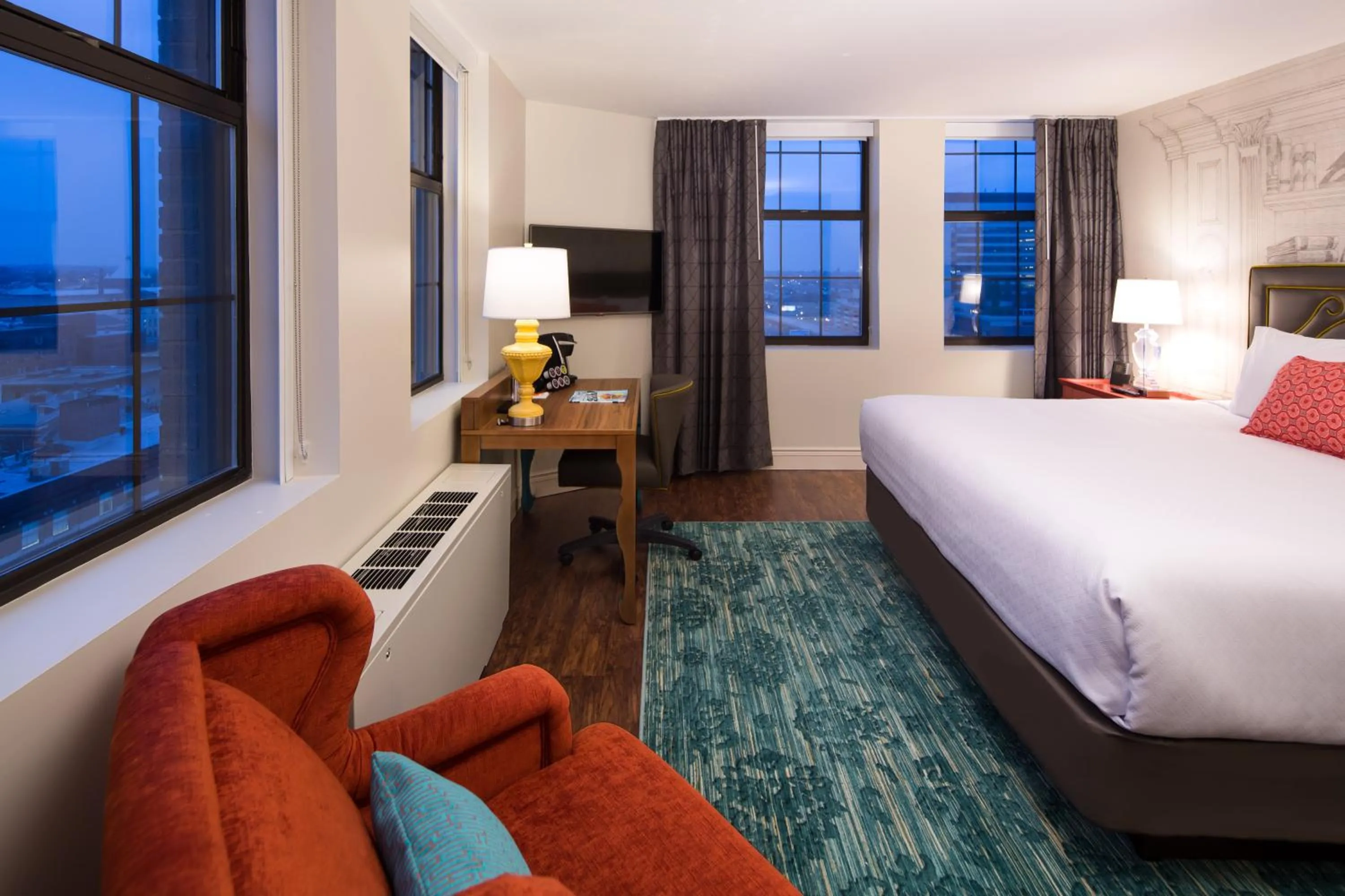 Photo of the whole room, Bed in Hotel Indigo Baltimore Downtown by IHG