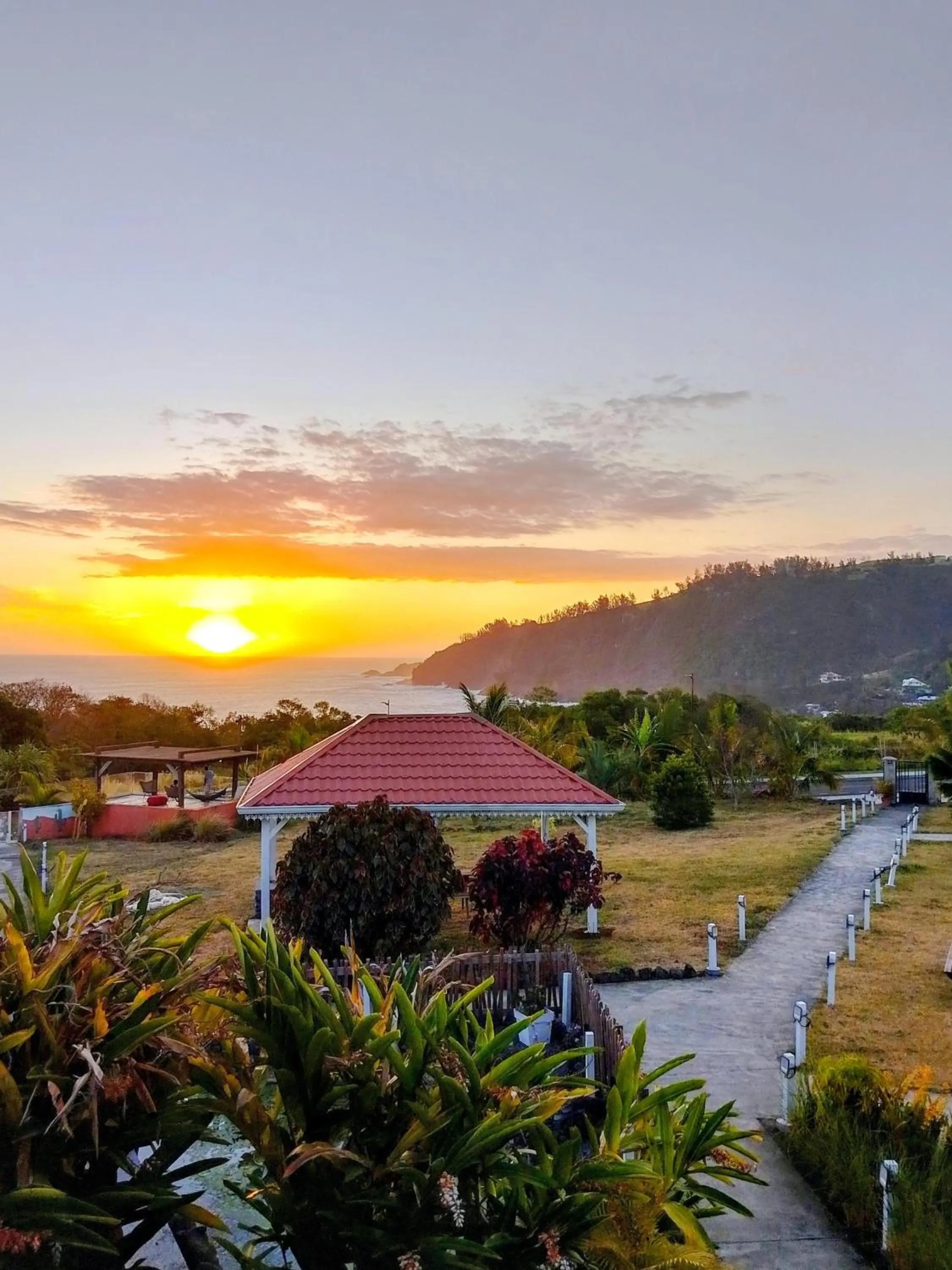 Cap Vanisa, vaste jardin, piscine et vue océan à Manapany