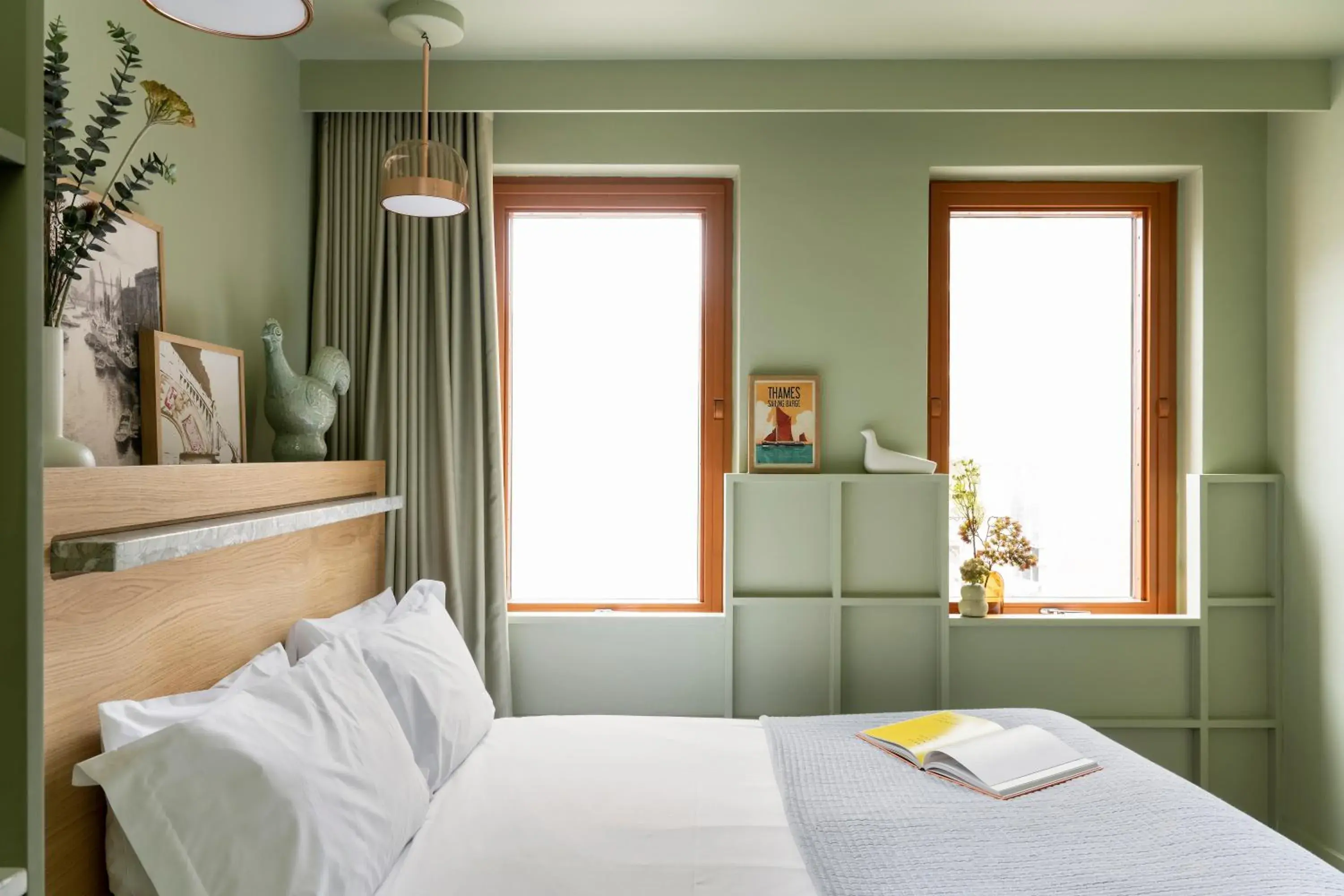 Bed in Locke at Broken Wharf Bed in Locke at Broken Wharf