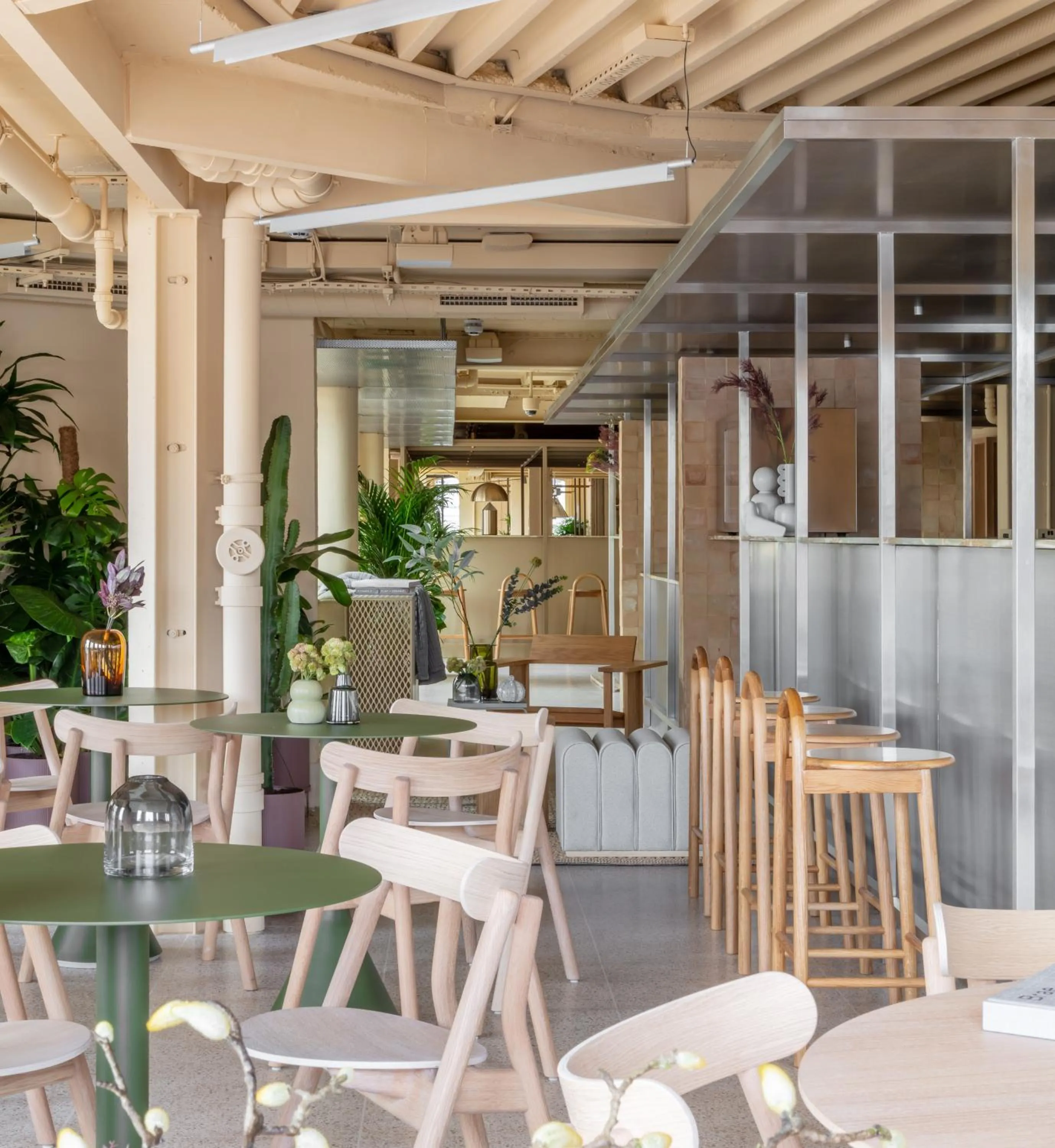 Restaurant/places to eat in Locke at Broken Wharf