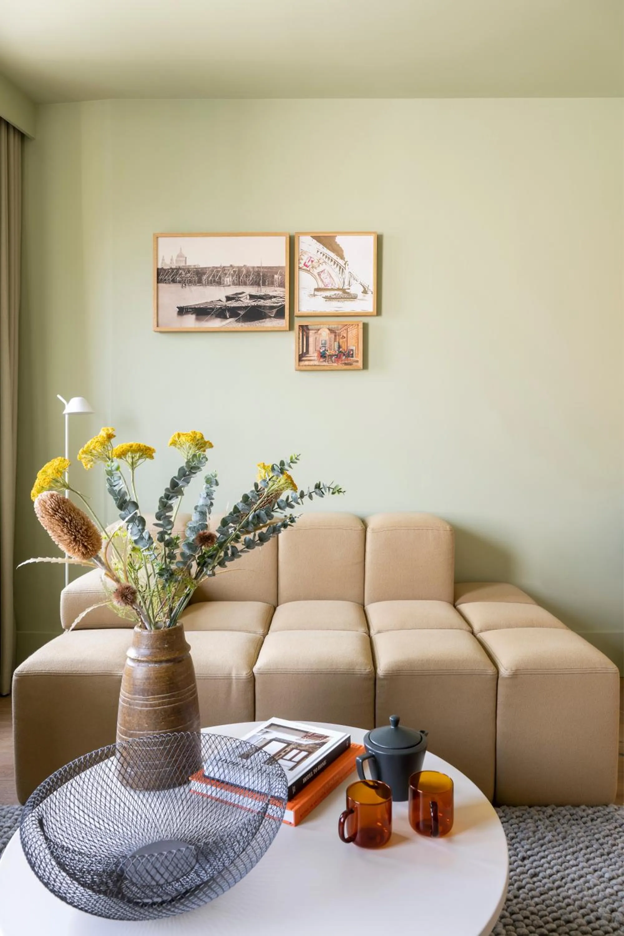 Living room in Locke at Broken Wharf