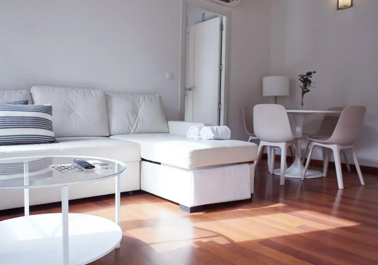 Luxury Apartment With King Bed in ISA Granada Luxury Apartment With King Bed in ISA Granada