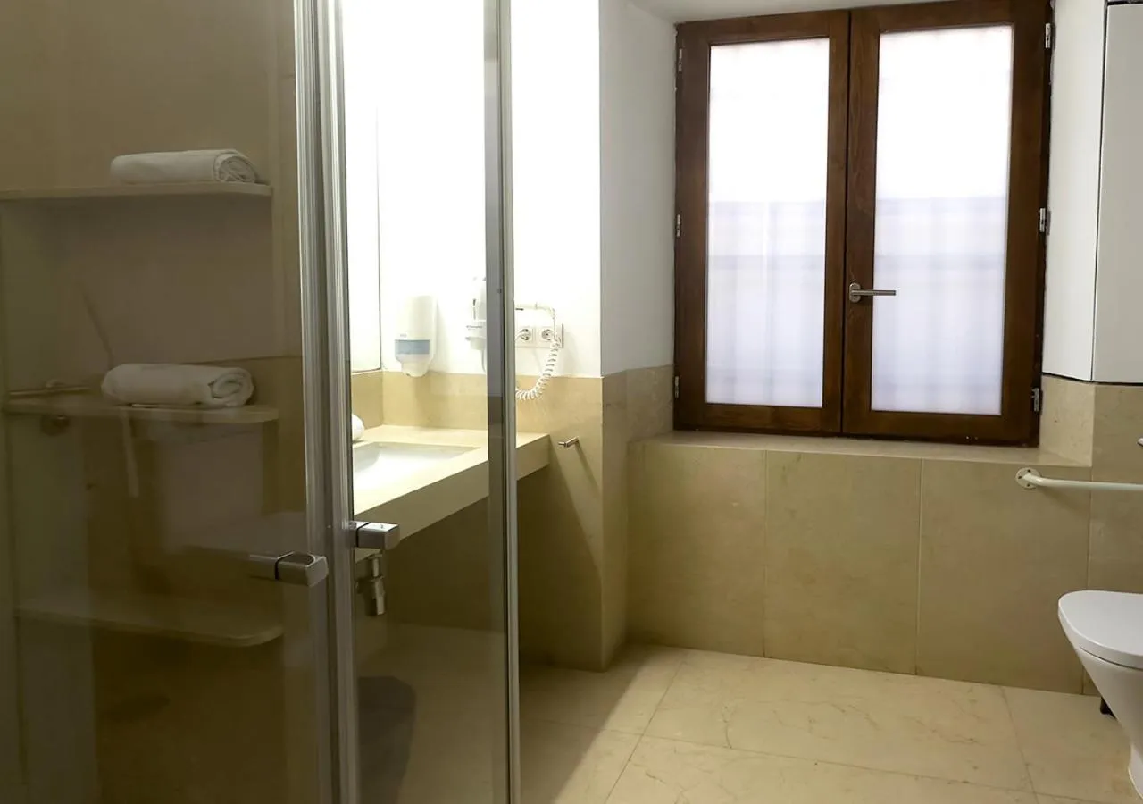 Shower in ISA Granada