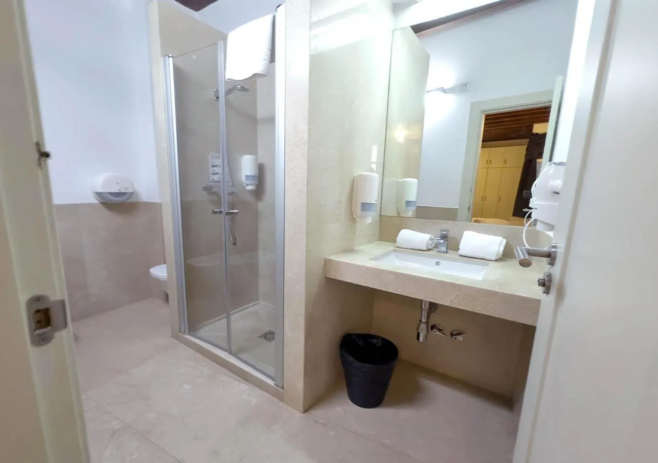 Shower in ISA Granada