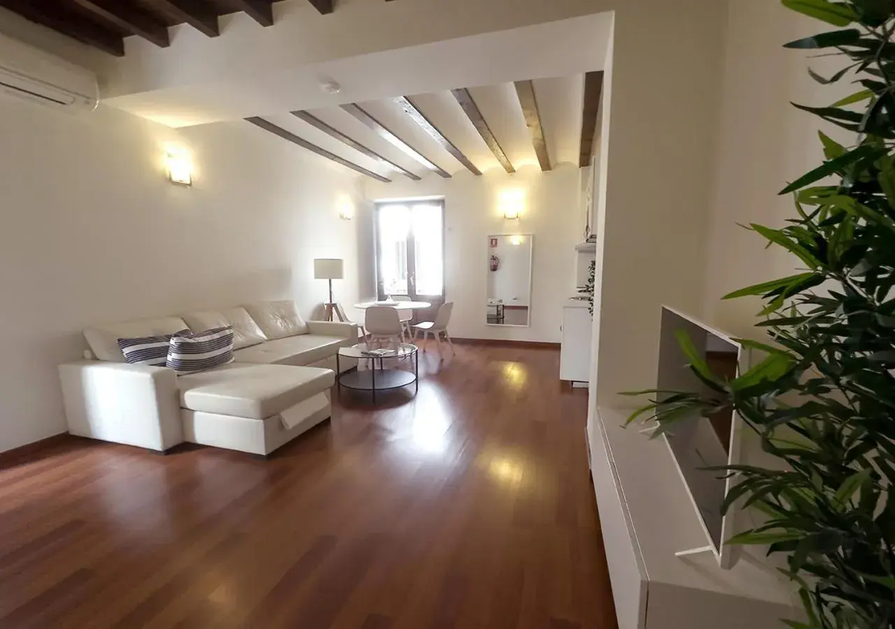 Luxury Two-Bedroom Apartment in ISA Granada Luxury Two-Bedroom Apartment in ISA Granada