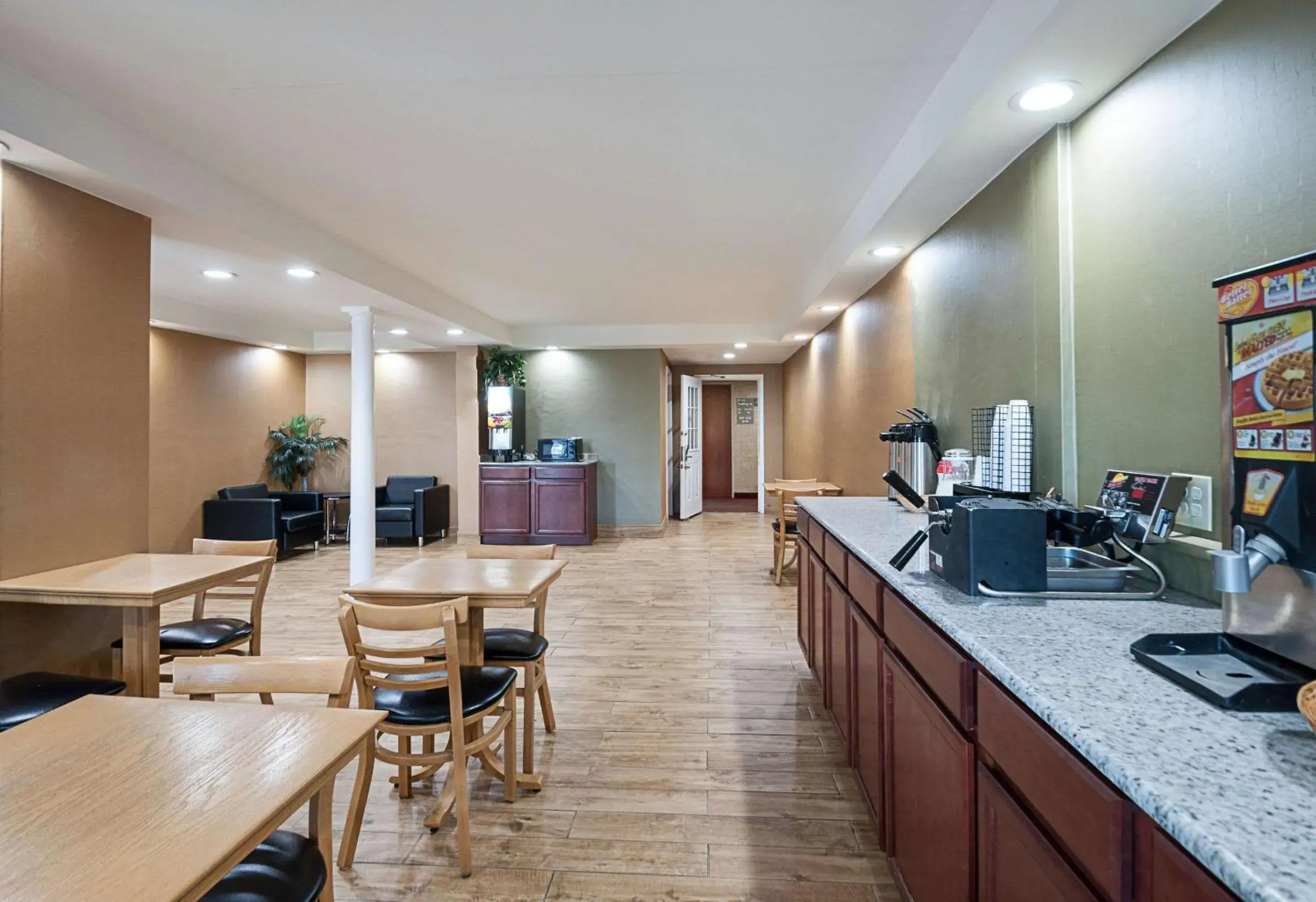 Restaurant/places to eat, Lobby/Reception in Quality inn near Pimlico Racetrack