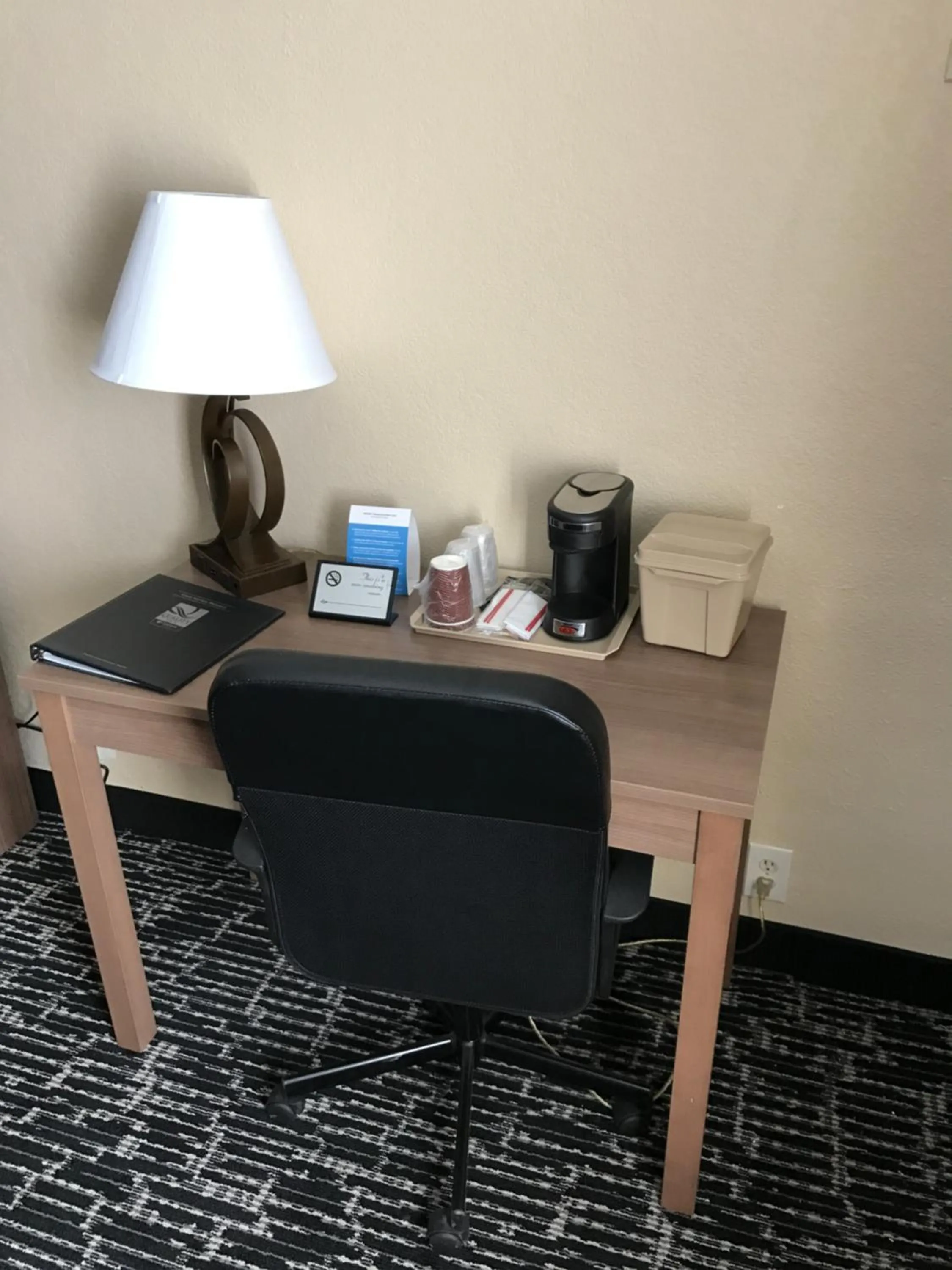 Communal lounge/ TV room in Quality Inn Near Pimlico Racetrack